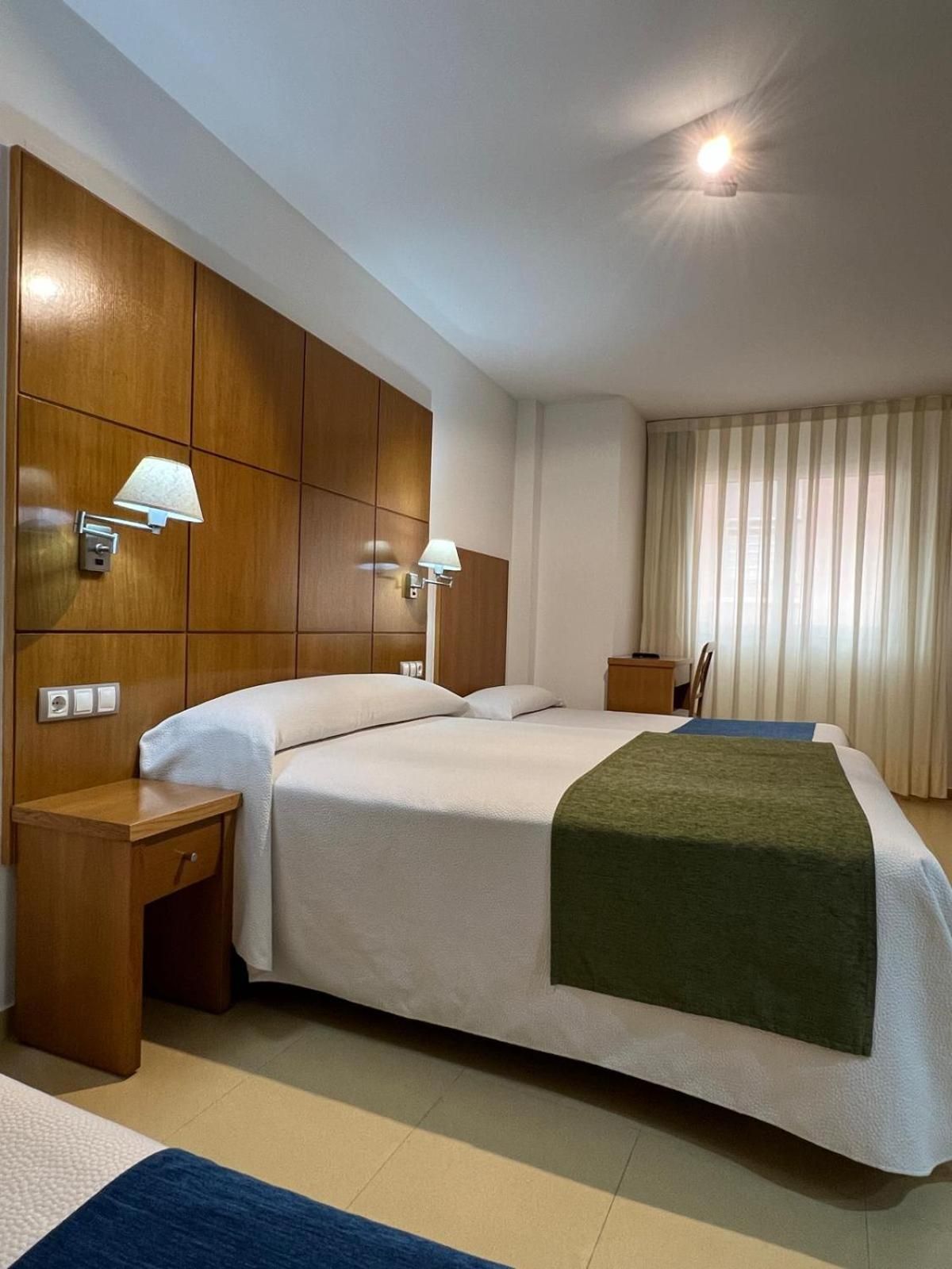 HOTEL TIO PEPE Family Room (2 Adults + 2 Children)