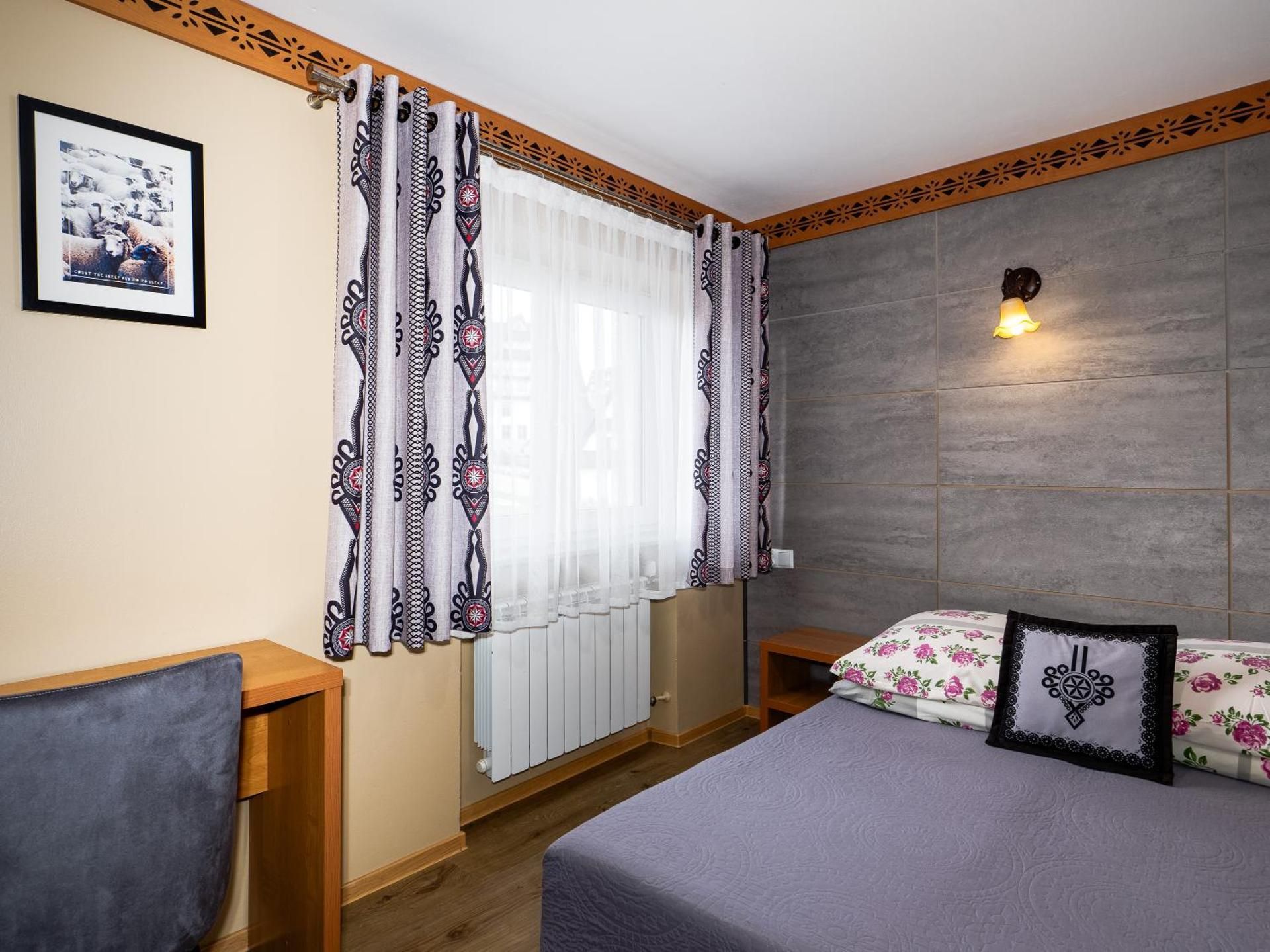 Economy Triple Room