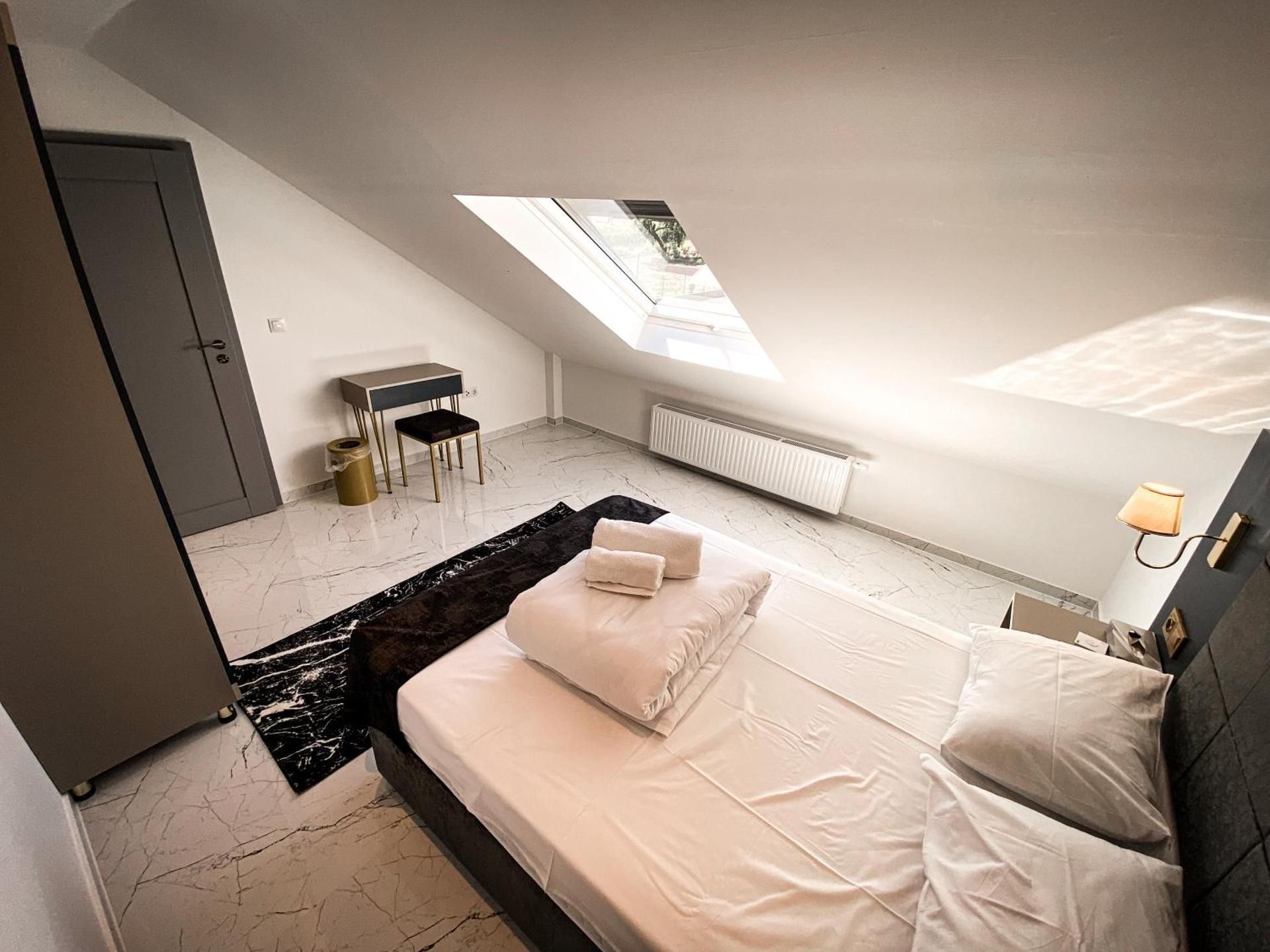 Single Room with Shared Bathroom