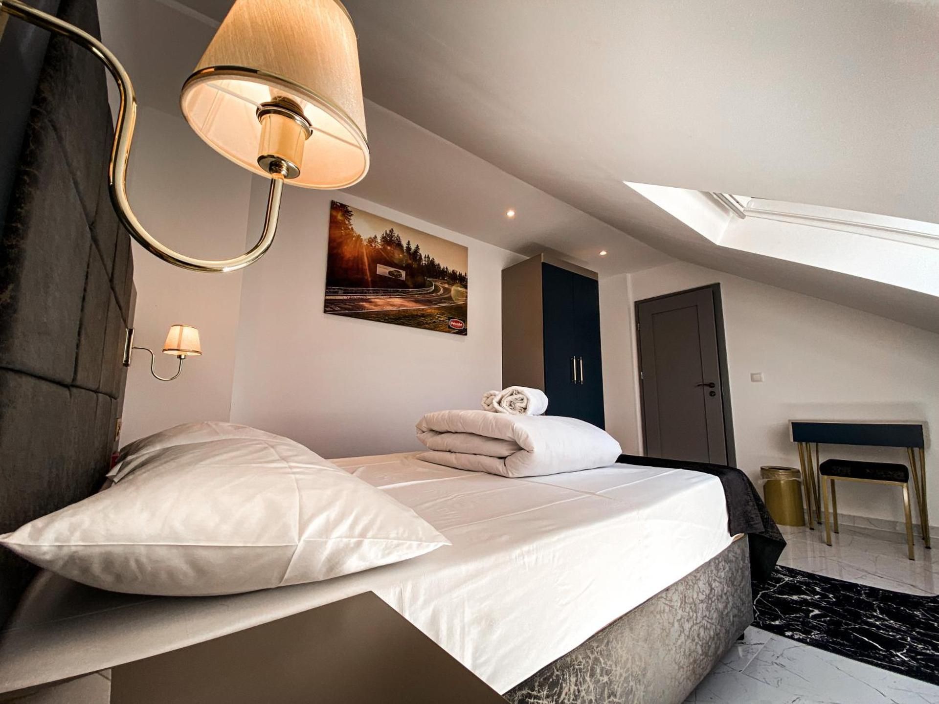 Single Room with Shared Bathroom