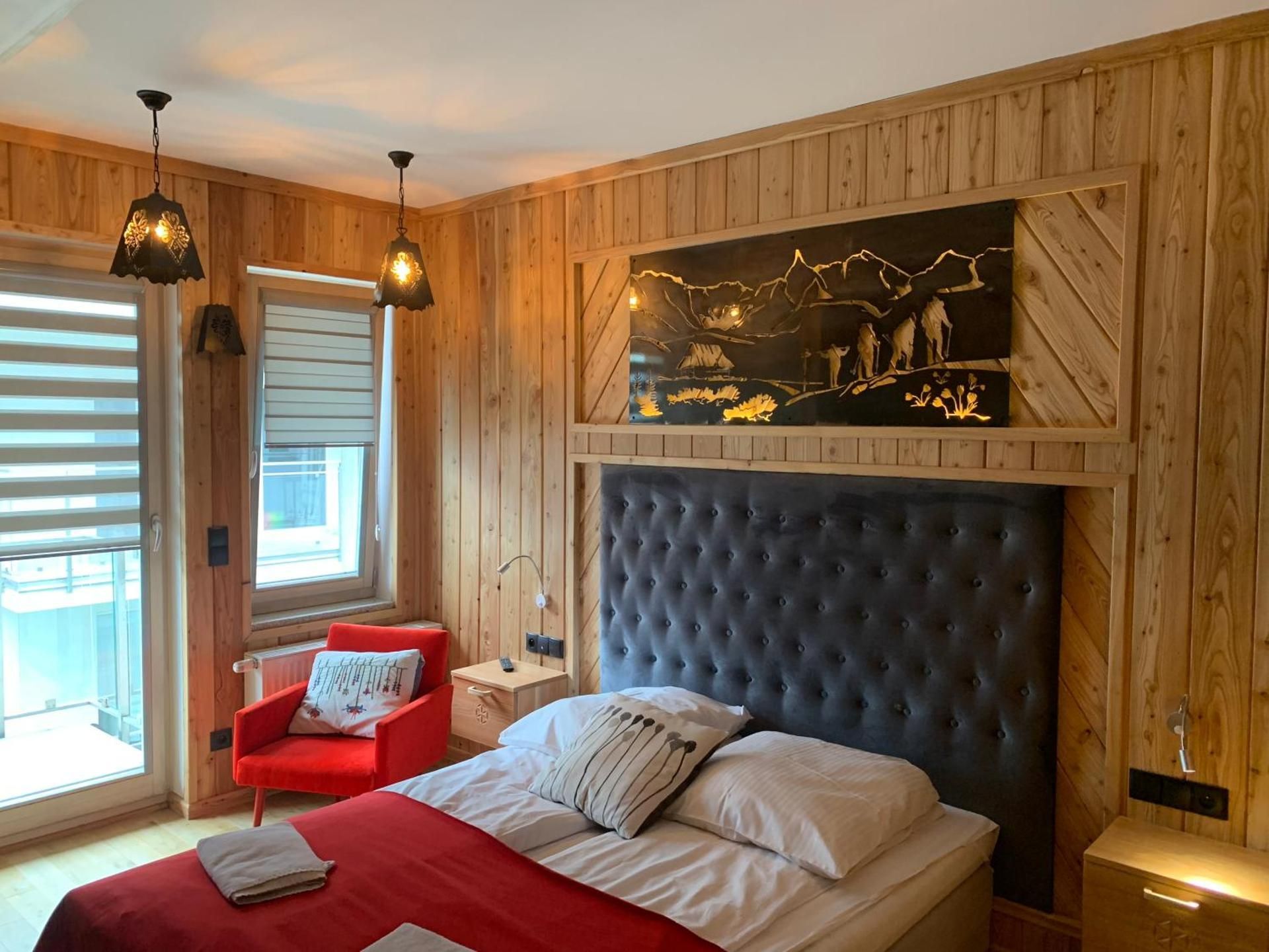 Large Deluxe Two-Bedroom Apartment