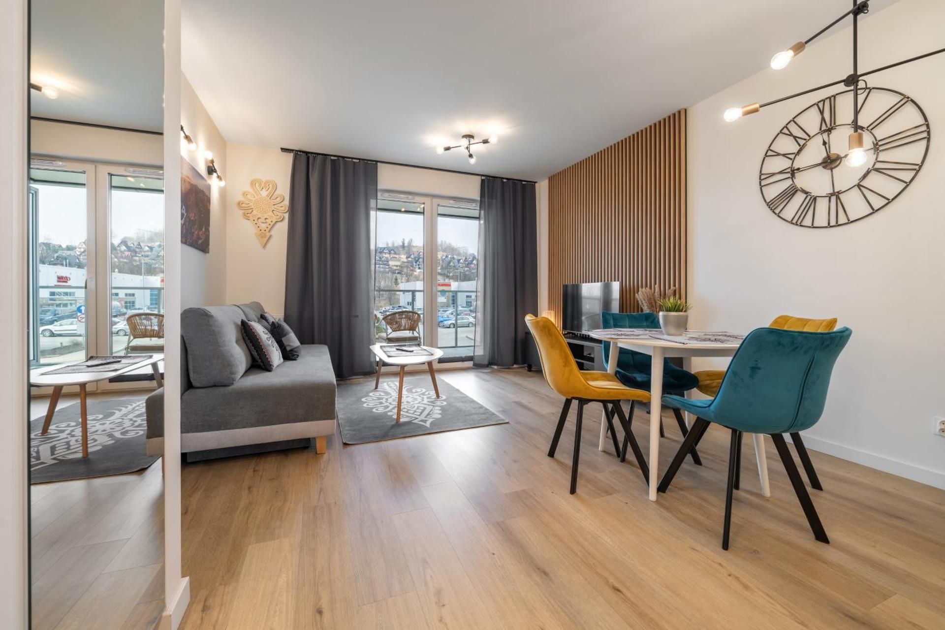 One-Bedroom Apartment with Balcony