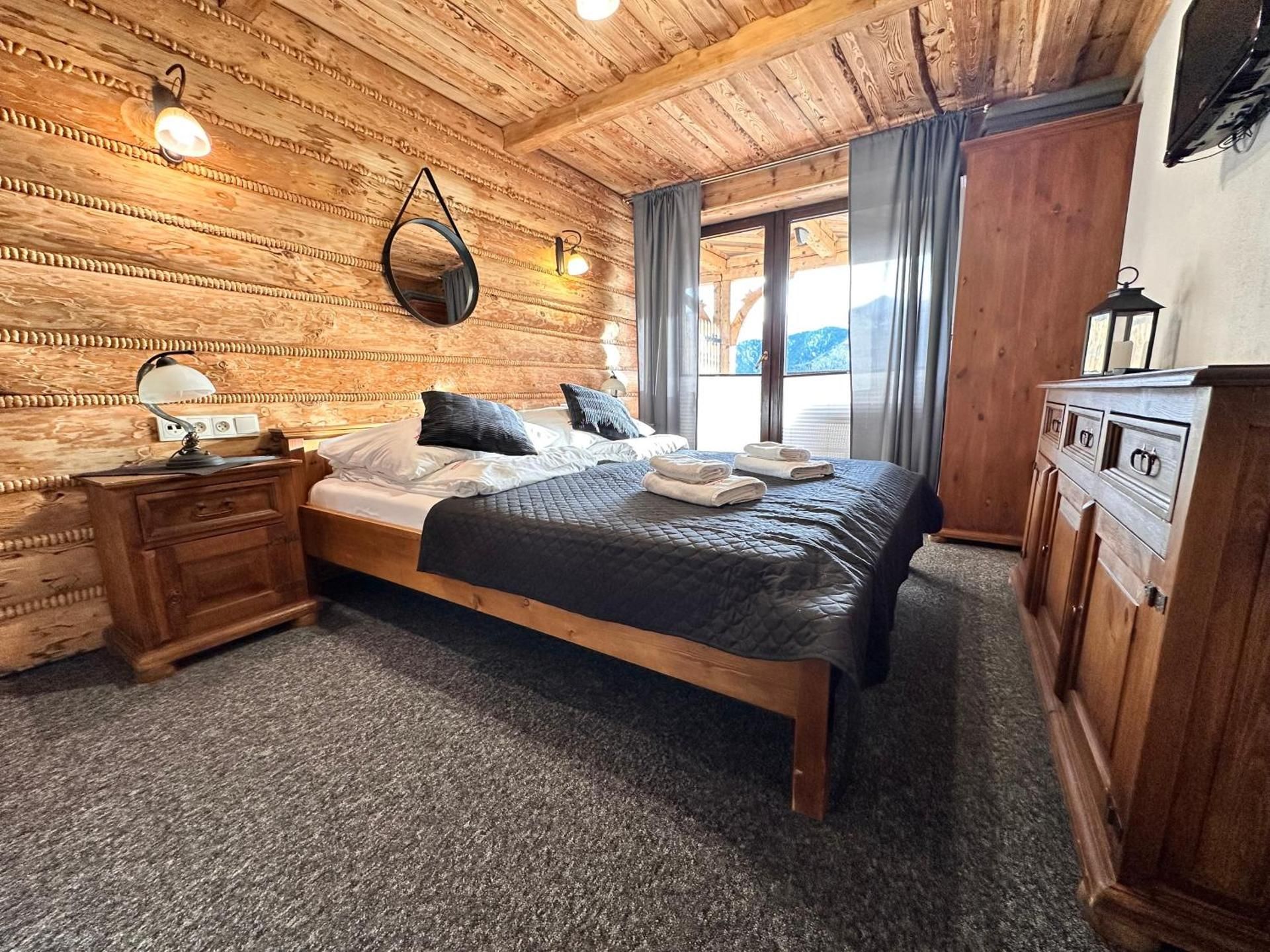 Two-Bedroom Apartment with Fireplace