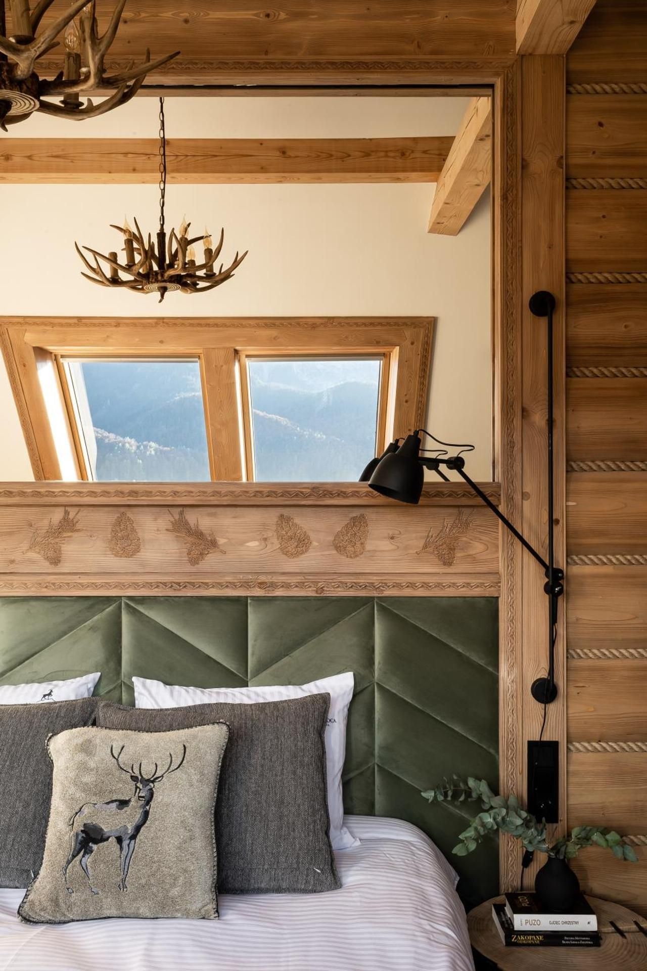 Deluxe Double or Twin Room with Mountain View