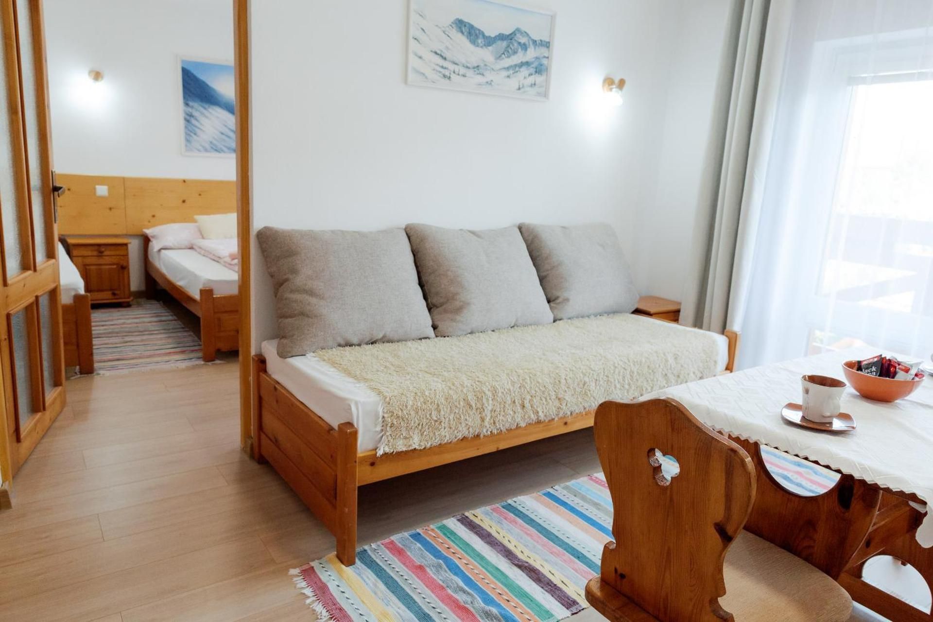 Apartment with Mountain View