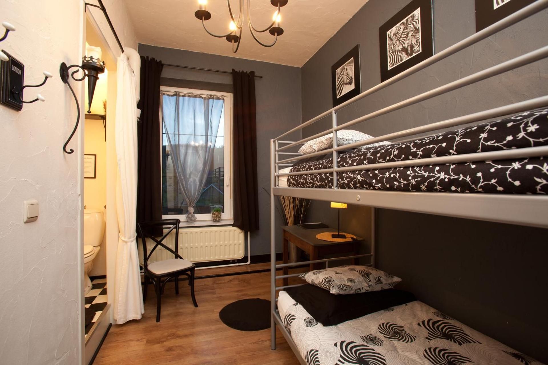  Bunk Bed Room