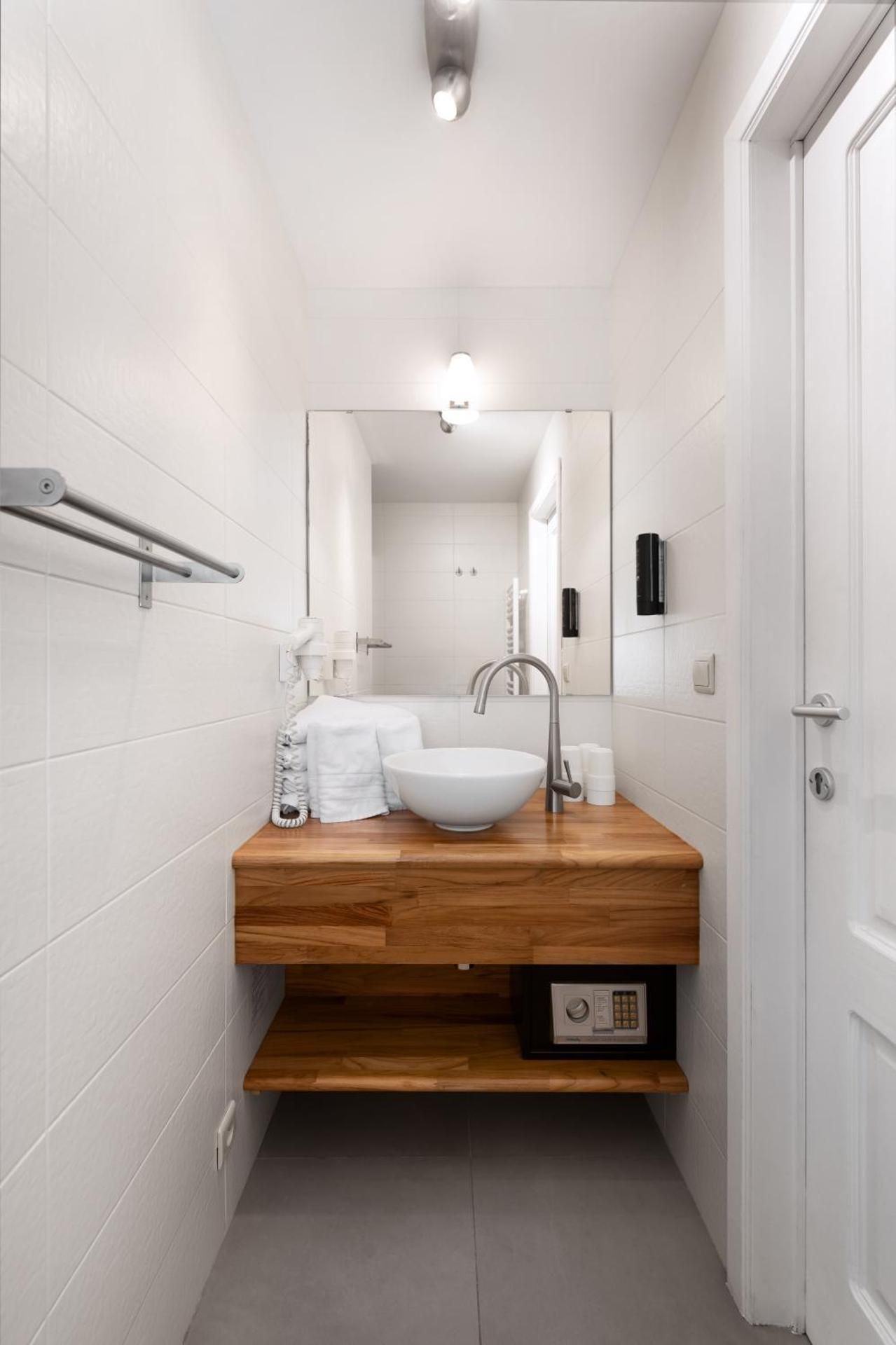 Two-Bedroom Apartment (4 Adults)