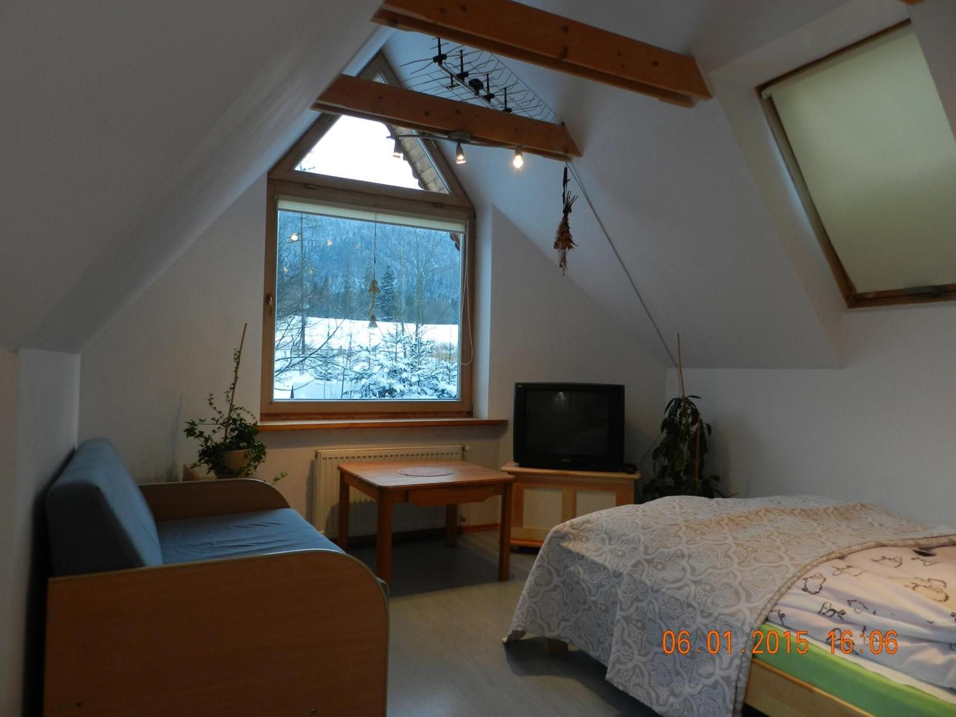 Apartment with Mountain View