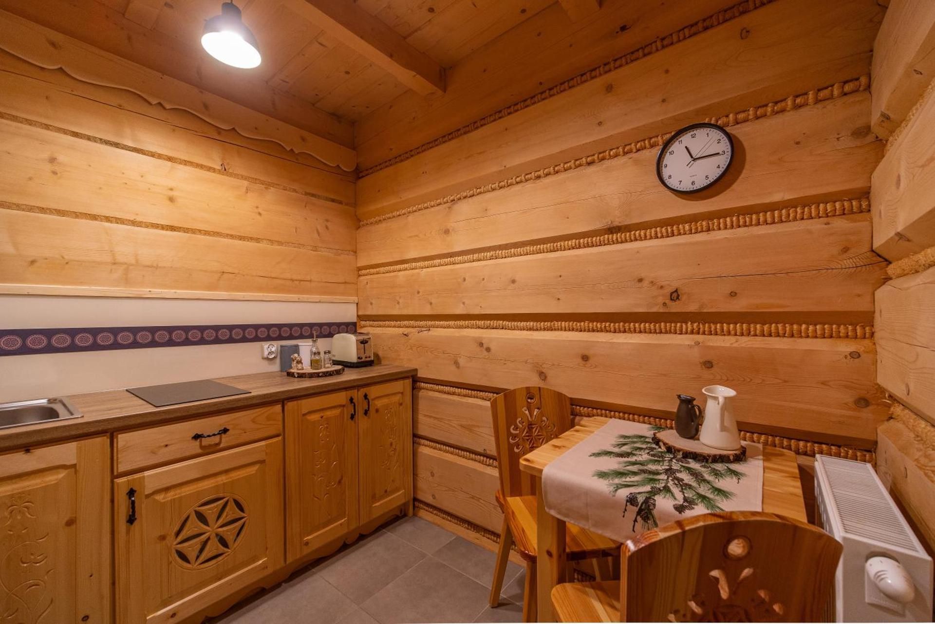 Studio Apartment with Mountain View