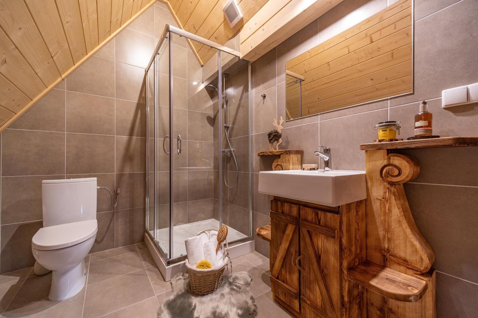 Two-Bedroom Apartment with Mountain View