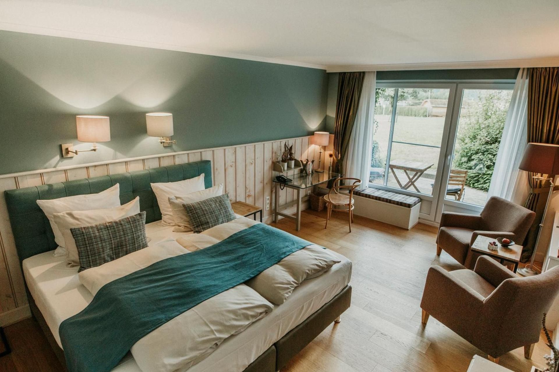 Junior Suite with Lake View