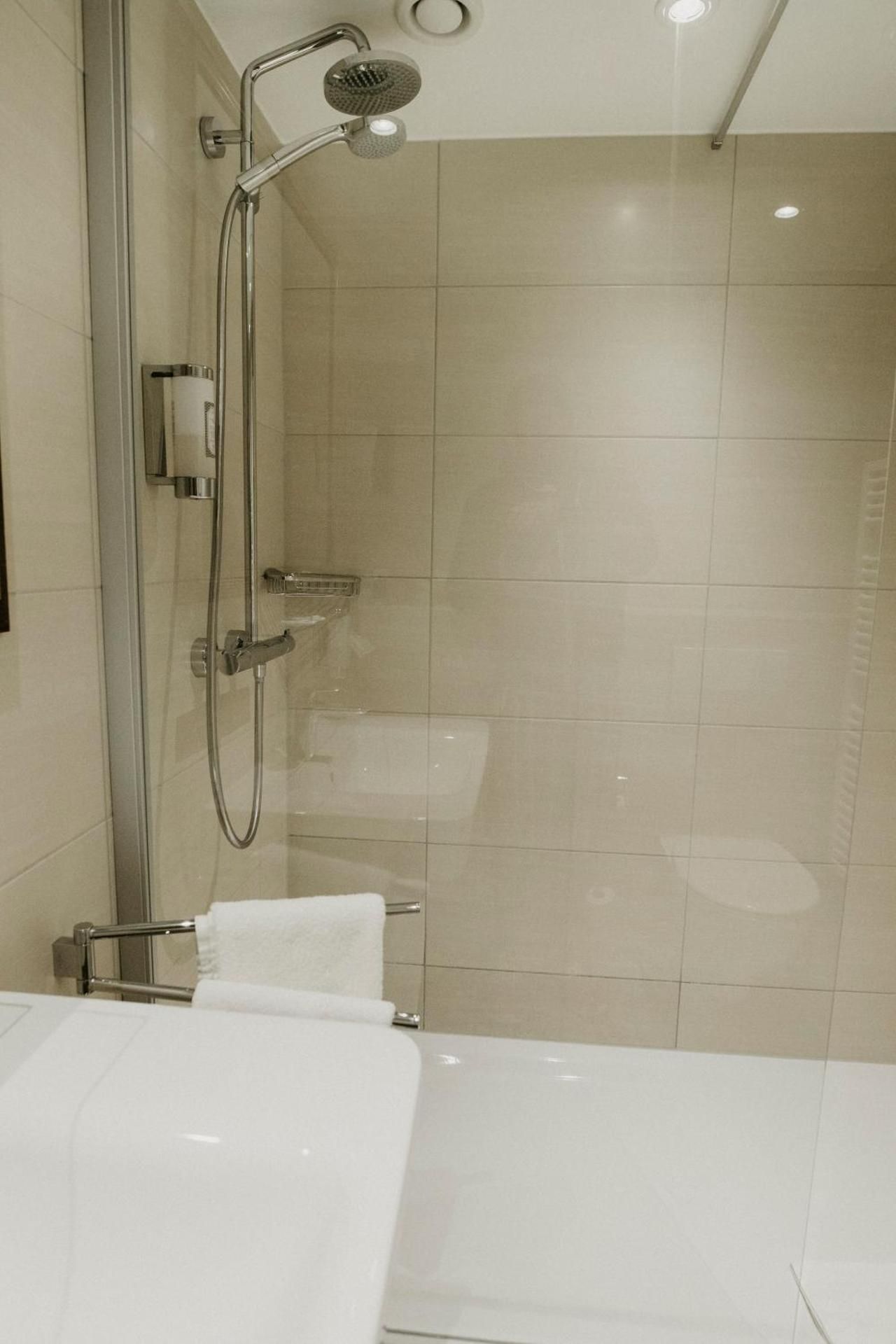 Junior Suite with Lake View