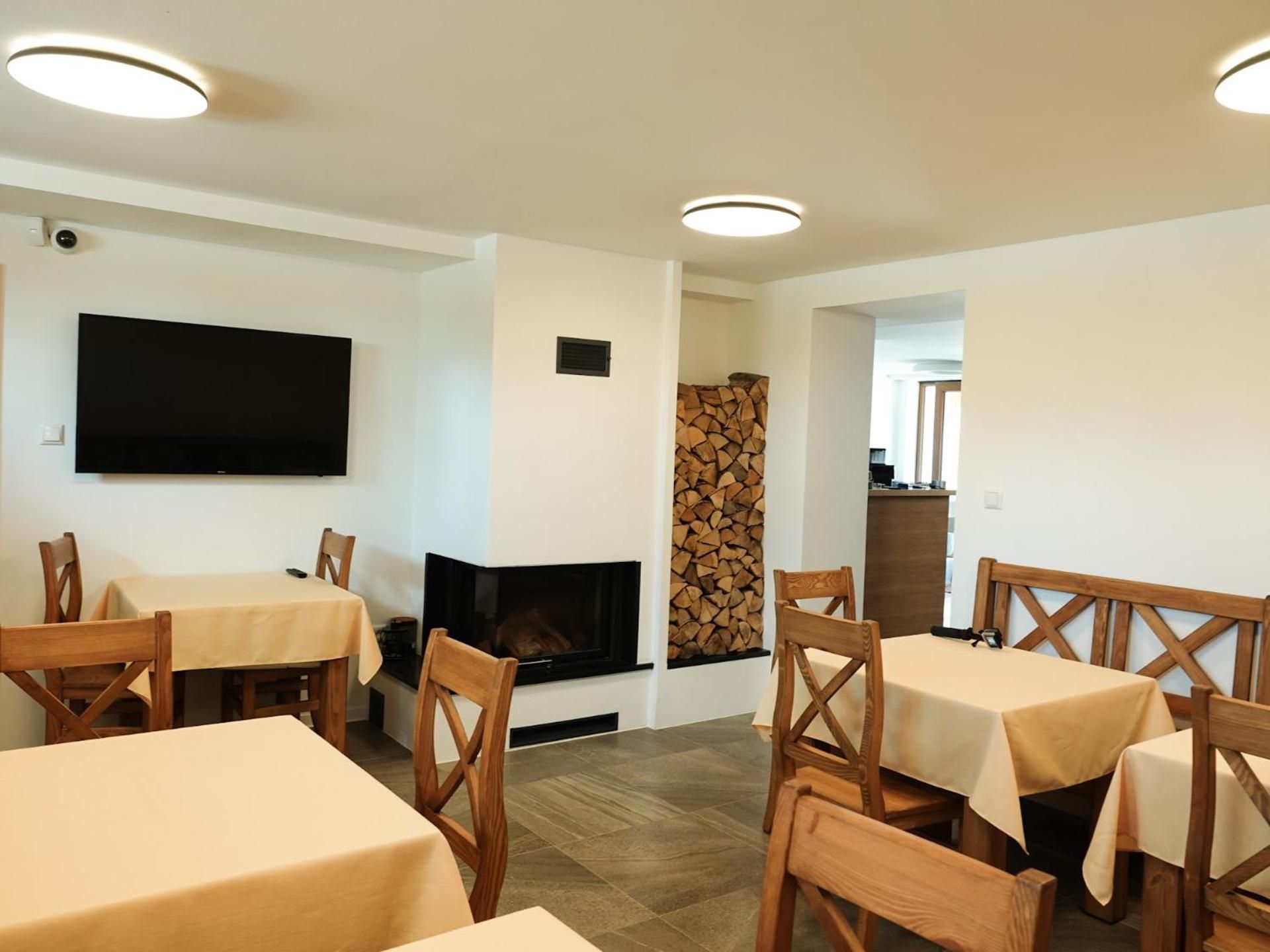 shared lounge/tv area