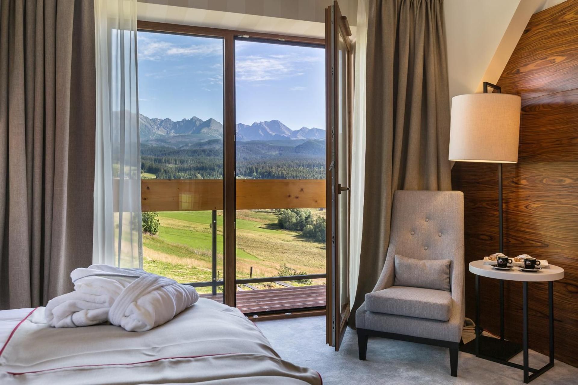 Suite with Mountain View