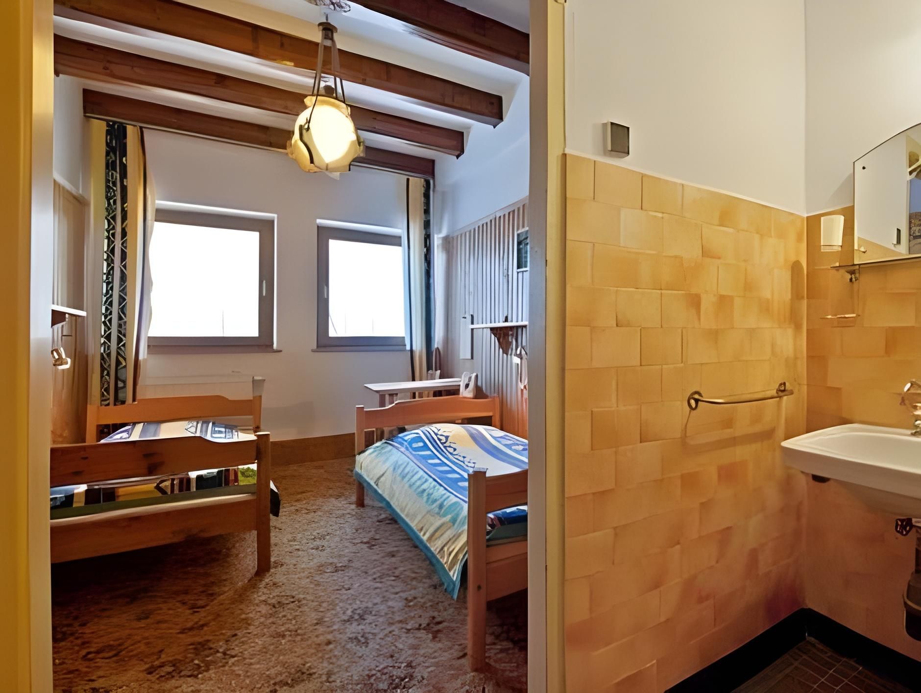 Twin Room with Shared Bathroom and Mountain View