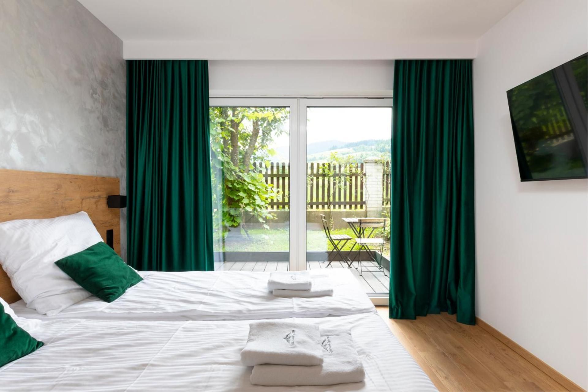 Apartment with Mountain View