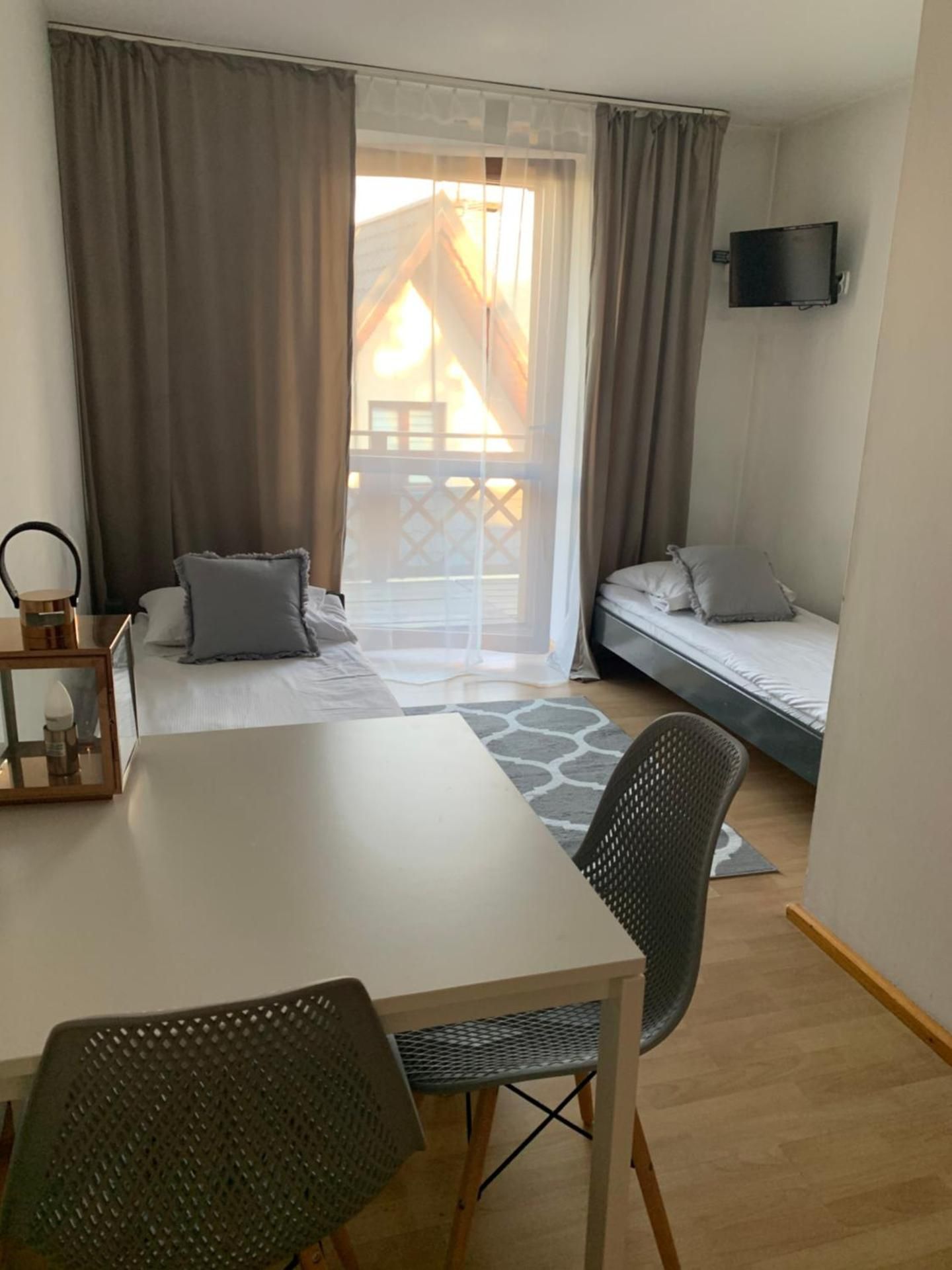 Standard Twin Room with Mountain View
