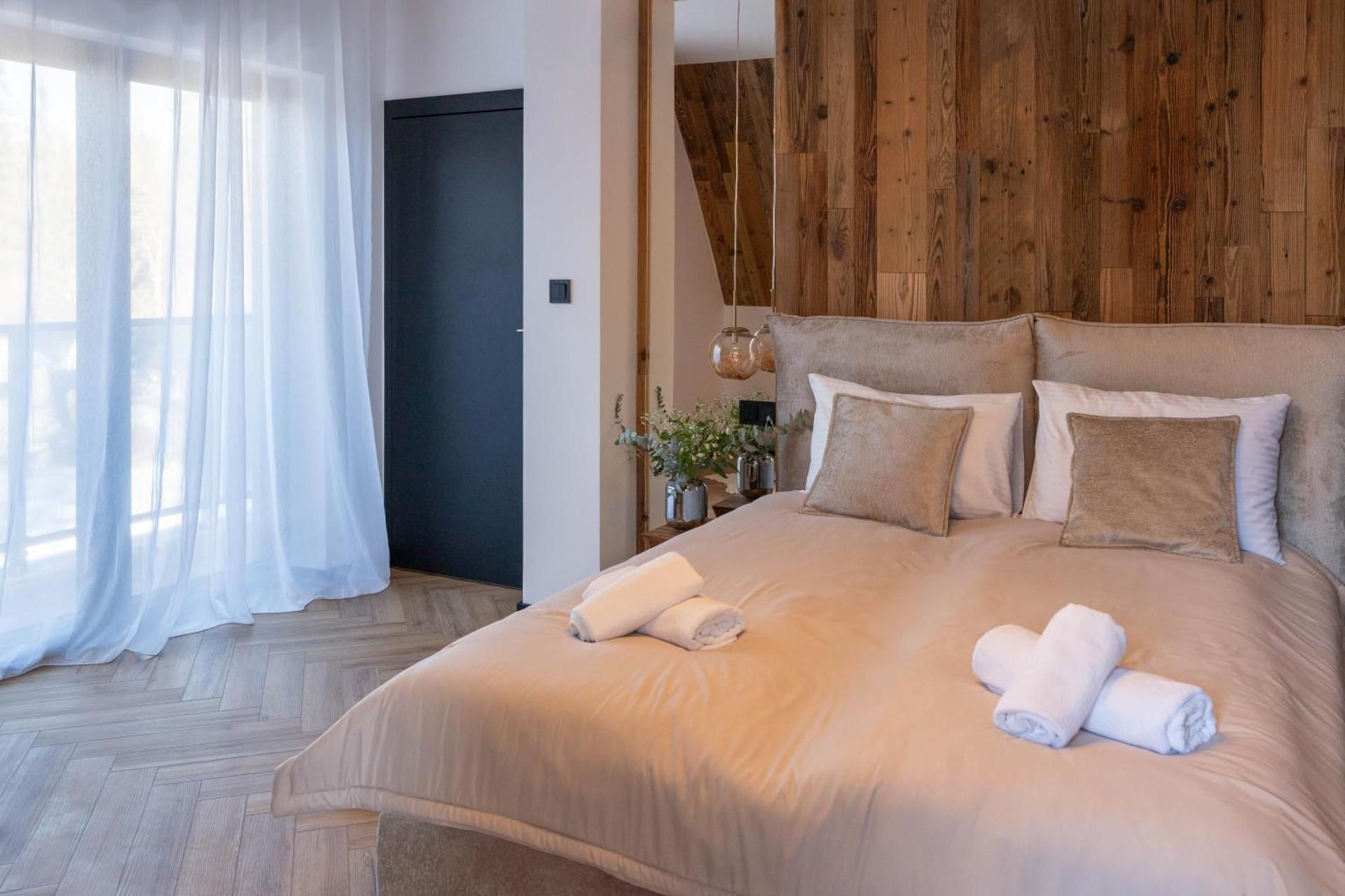 DELUXE APARTMENT