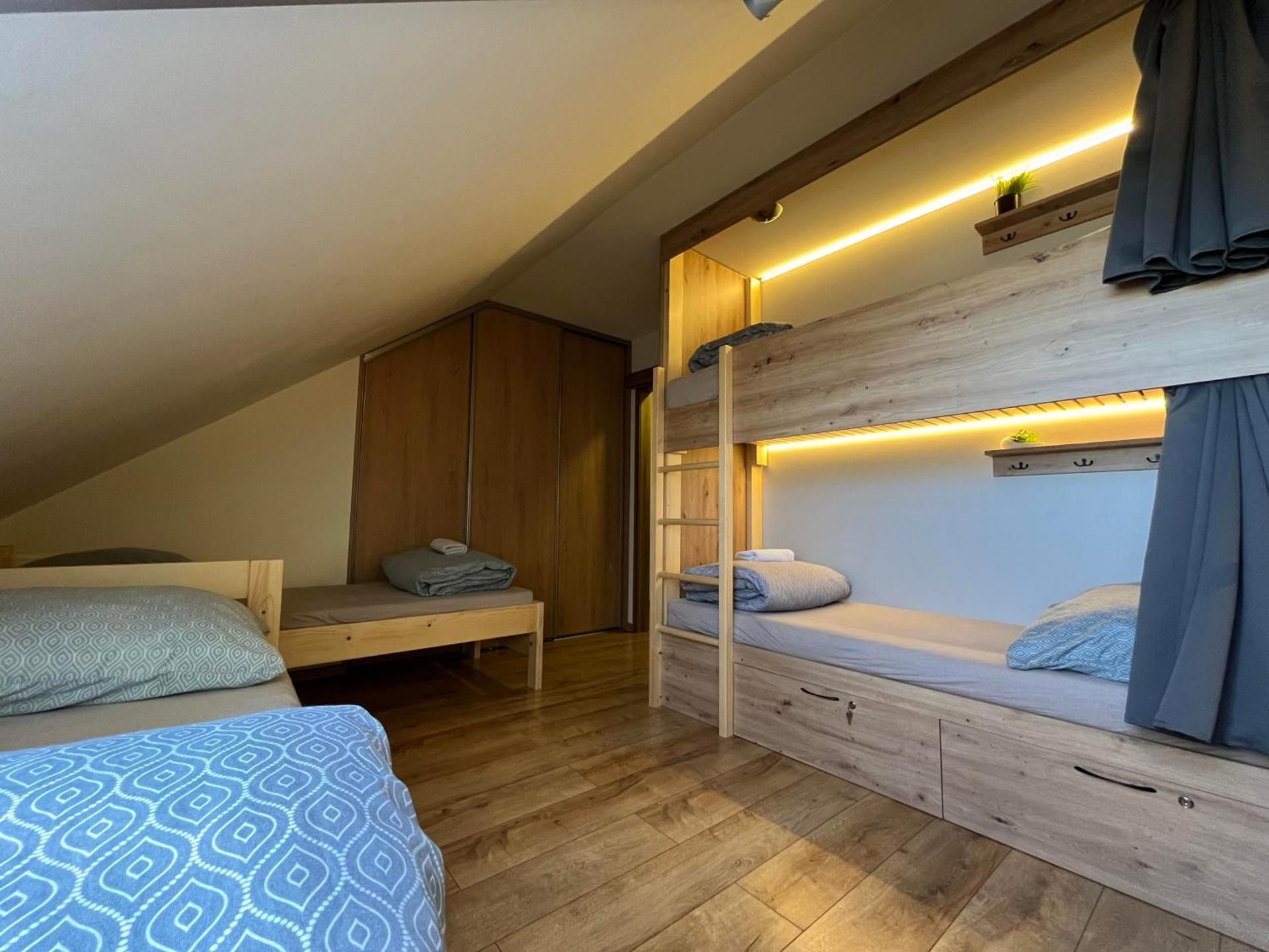 Bed in 6-Bed Mixed Dormitory Room