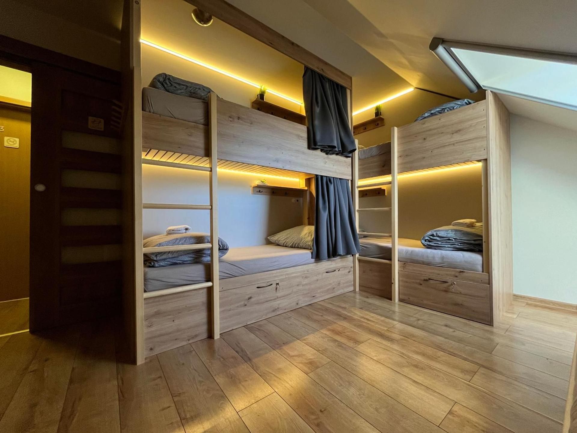 Bed in 6-Bed Mixed Dormitory Room