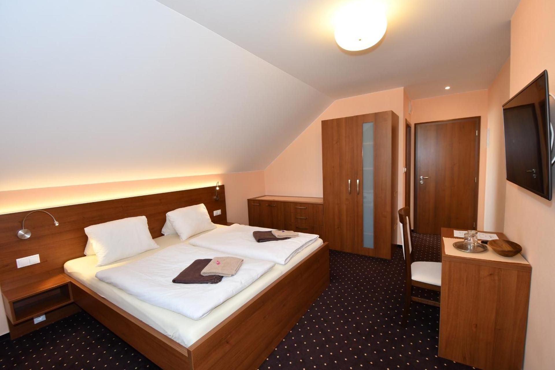 Deluxe Double Room with Extra Bed