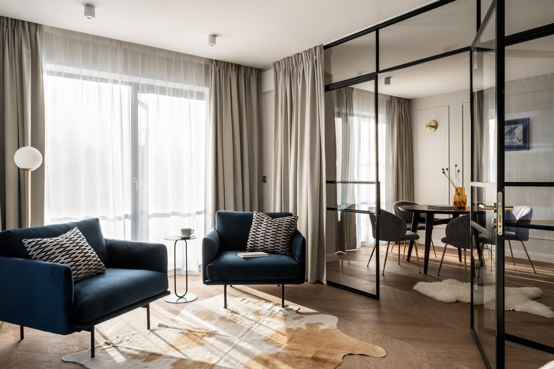 DELUXE APARTMENT