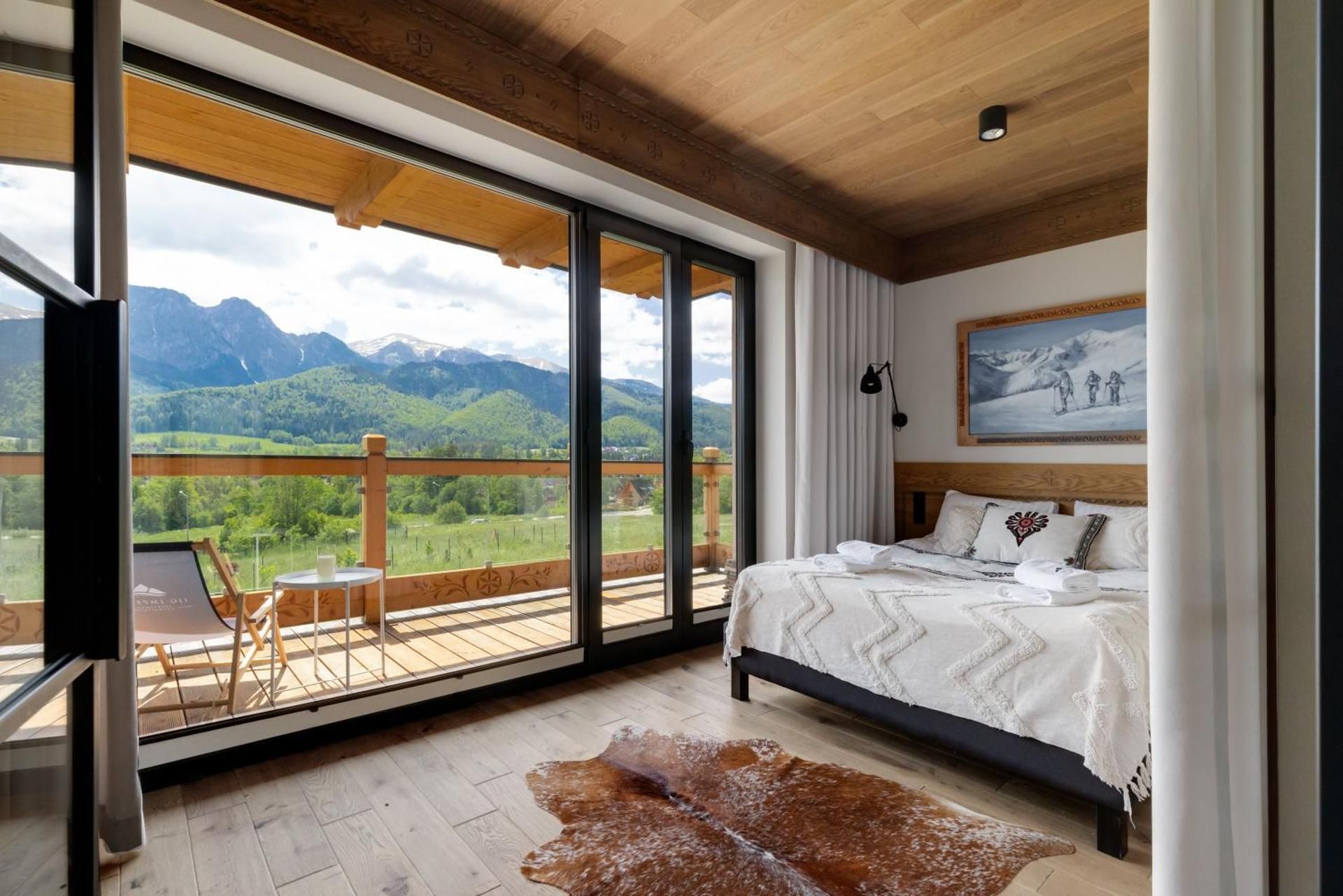 Suite with Mountain View