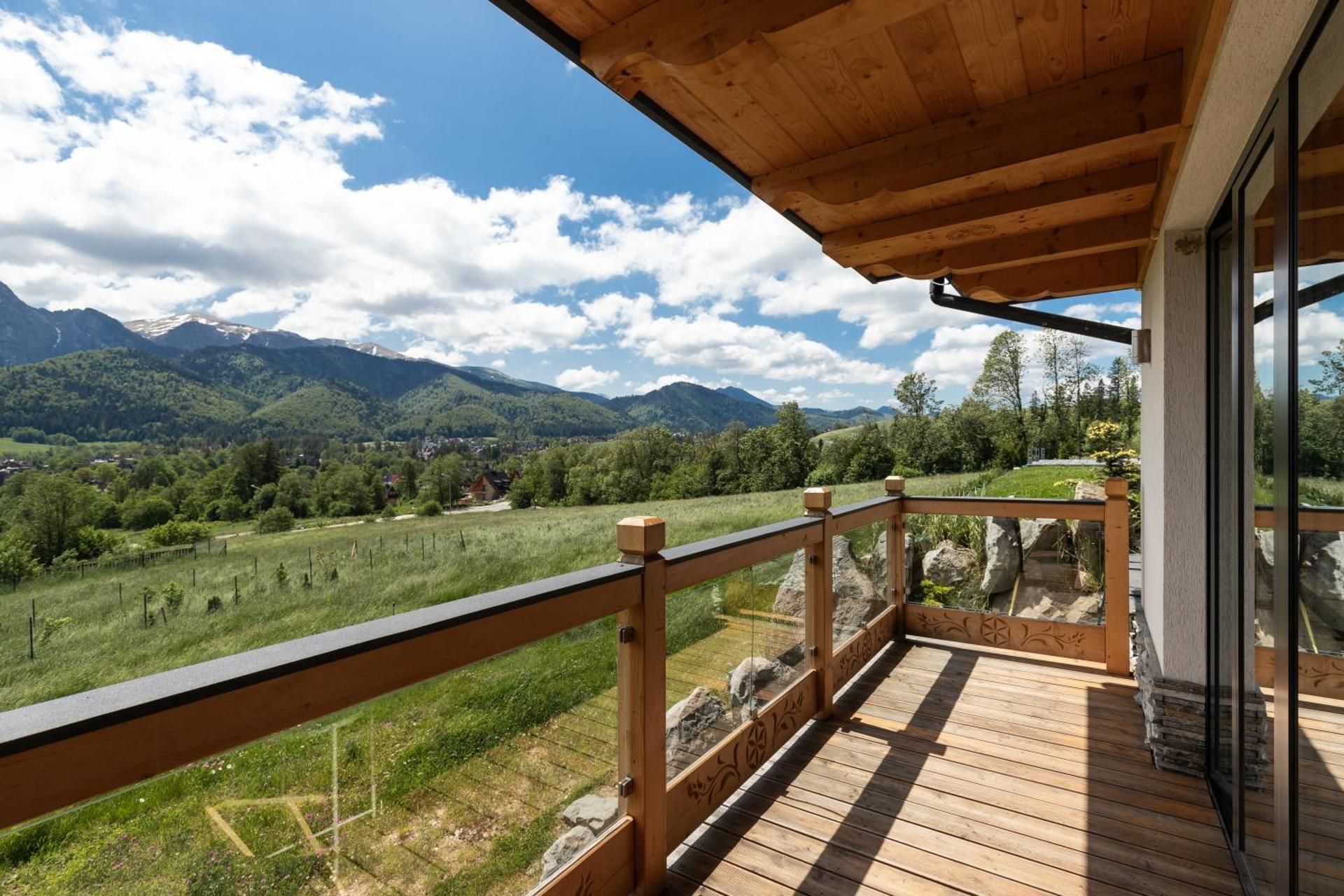 Suite with Mountain View