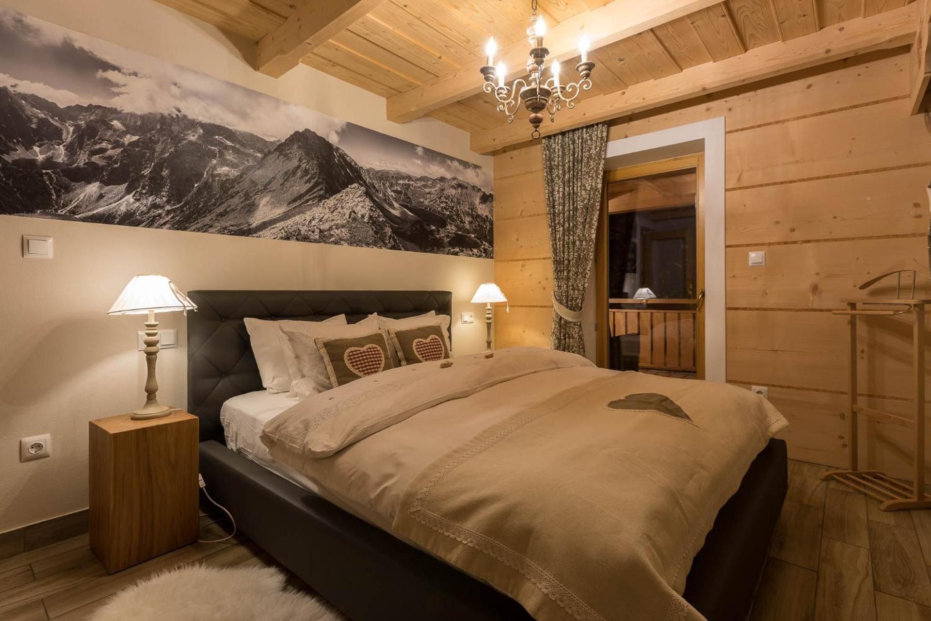 Suite with Mountain View