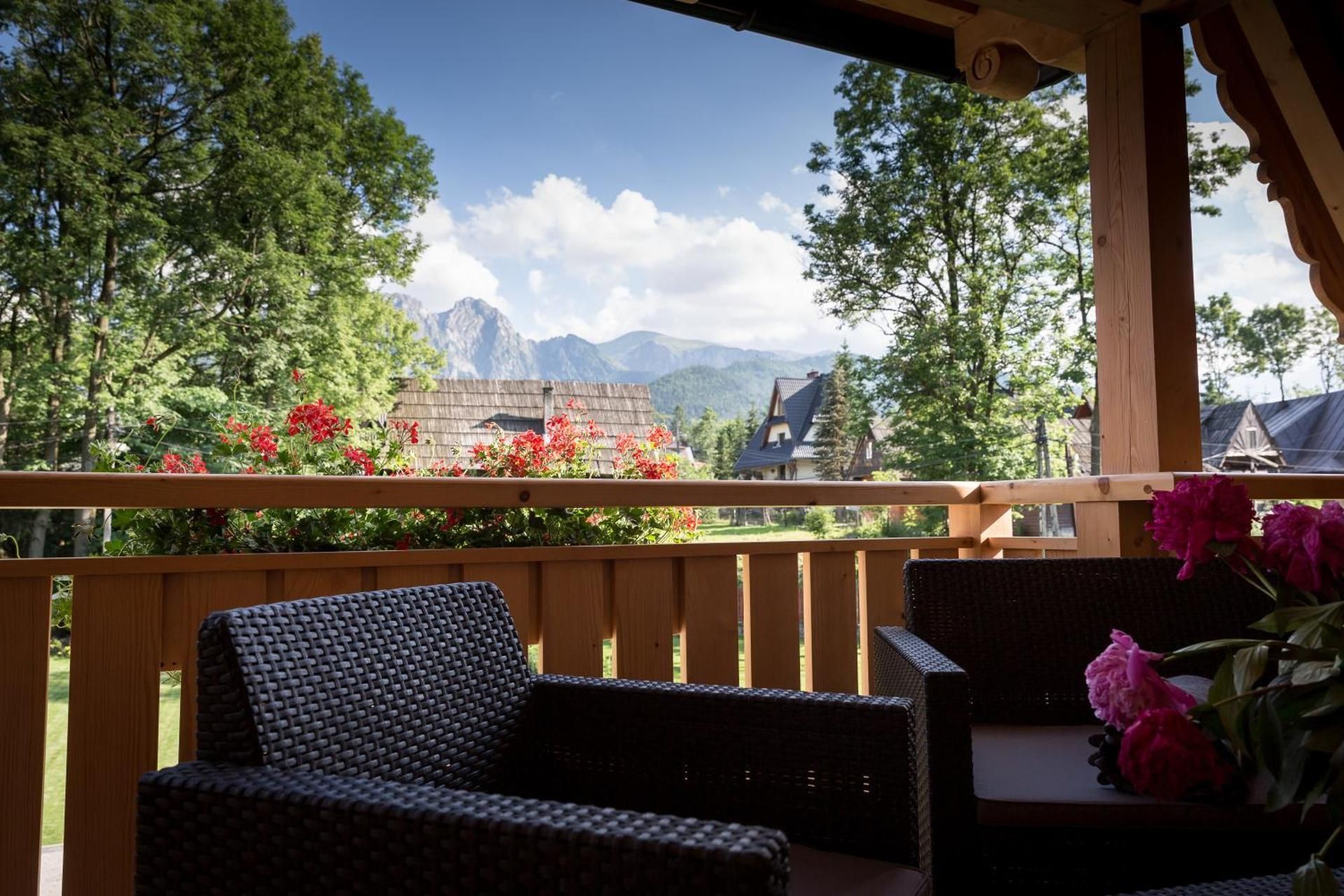 Suite with Mountain View