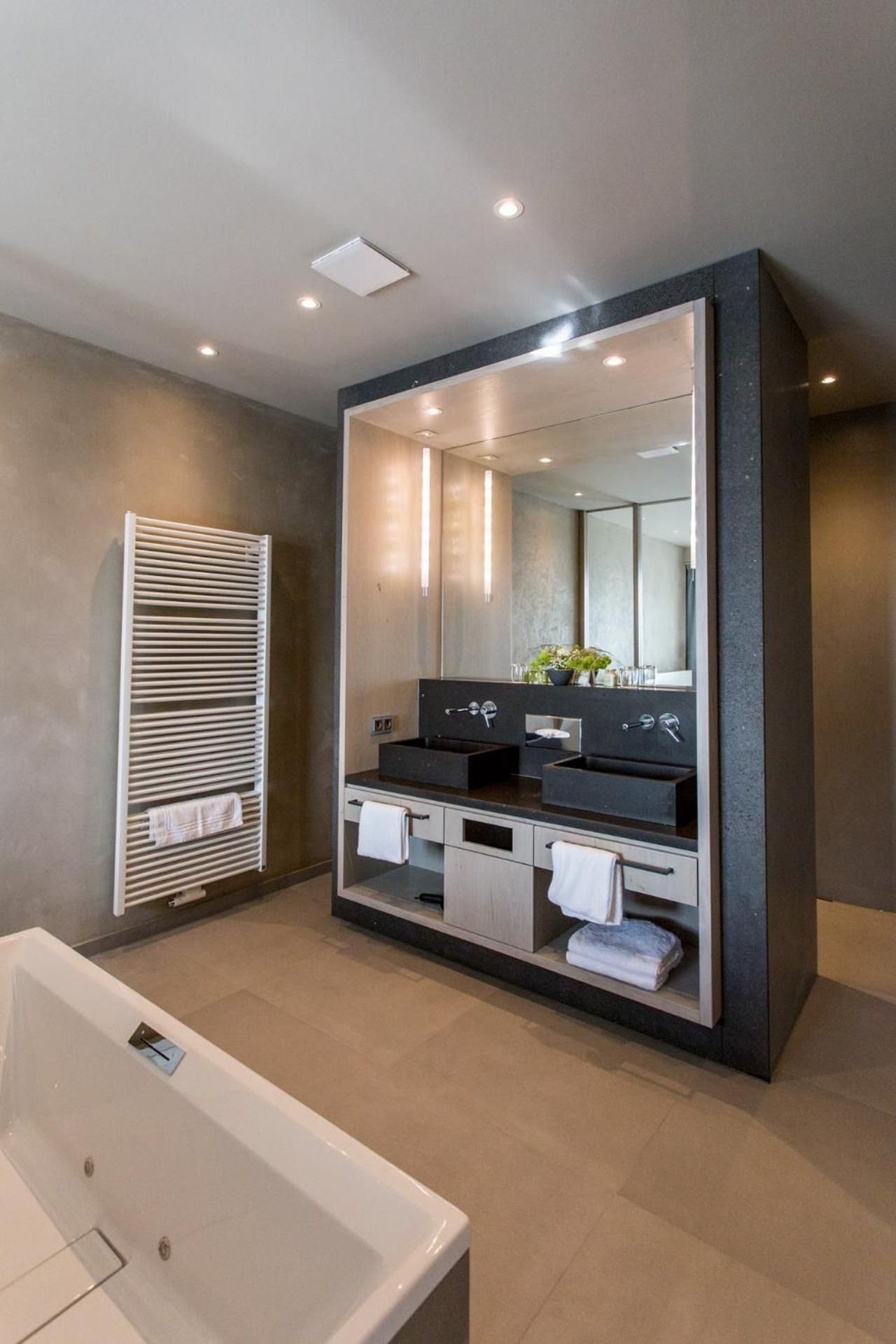 Suite with Waterbed
