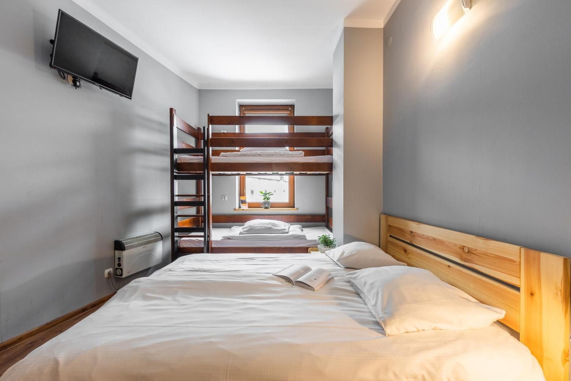 Quadruple Room with Private Bathroom