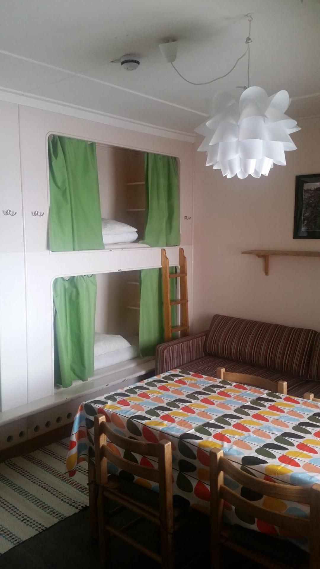 Family Room with Shared Bathroom - Pets Allowed