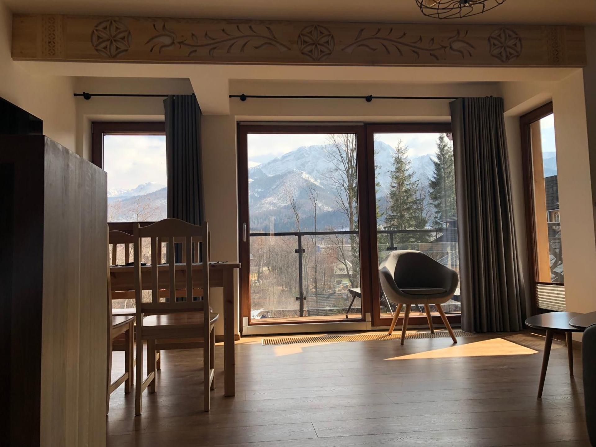 Two-Bedroom Apartment with Balcony and Mountain View - 2