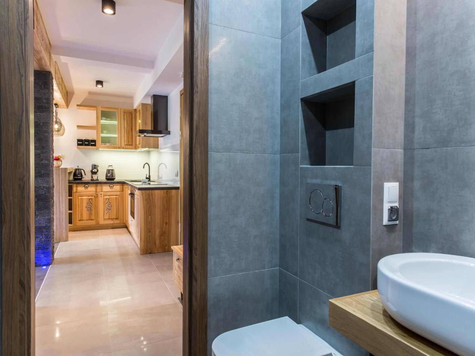 One-Bedroom Apartment with Balcony and Mountain view - 3