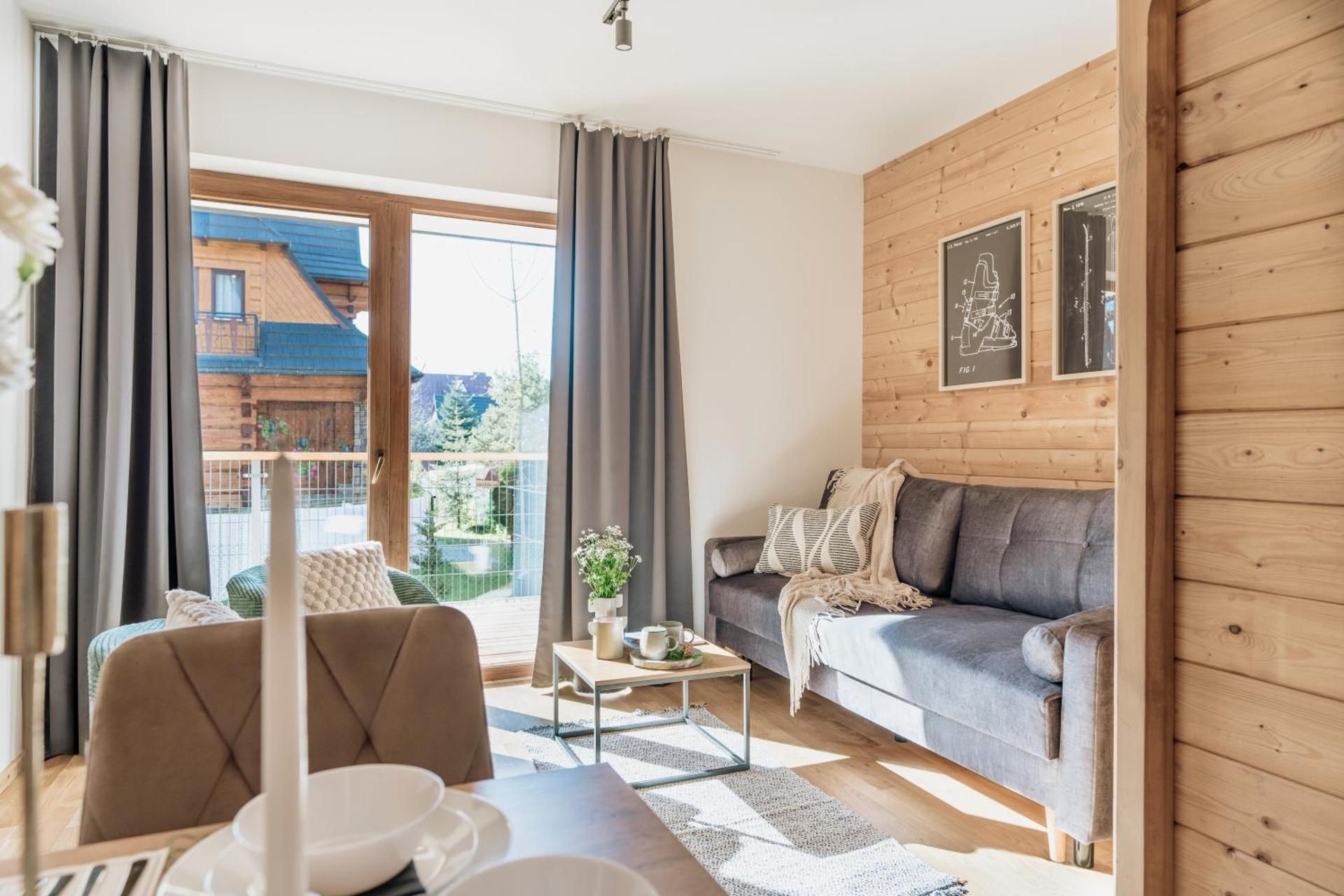 Deluxe One-Bedroom Apartment