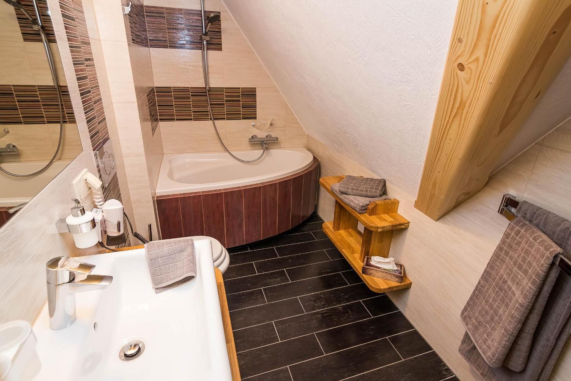 Apartment with Bath (2 Adults)