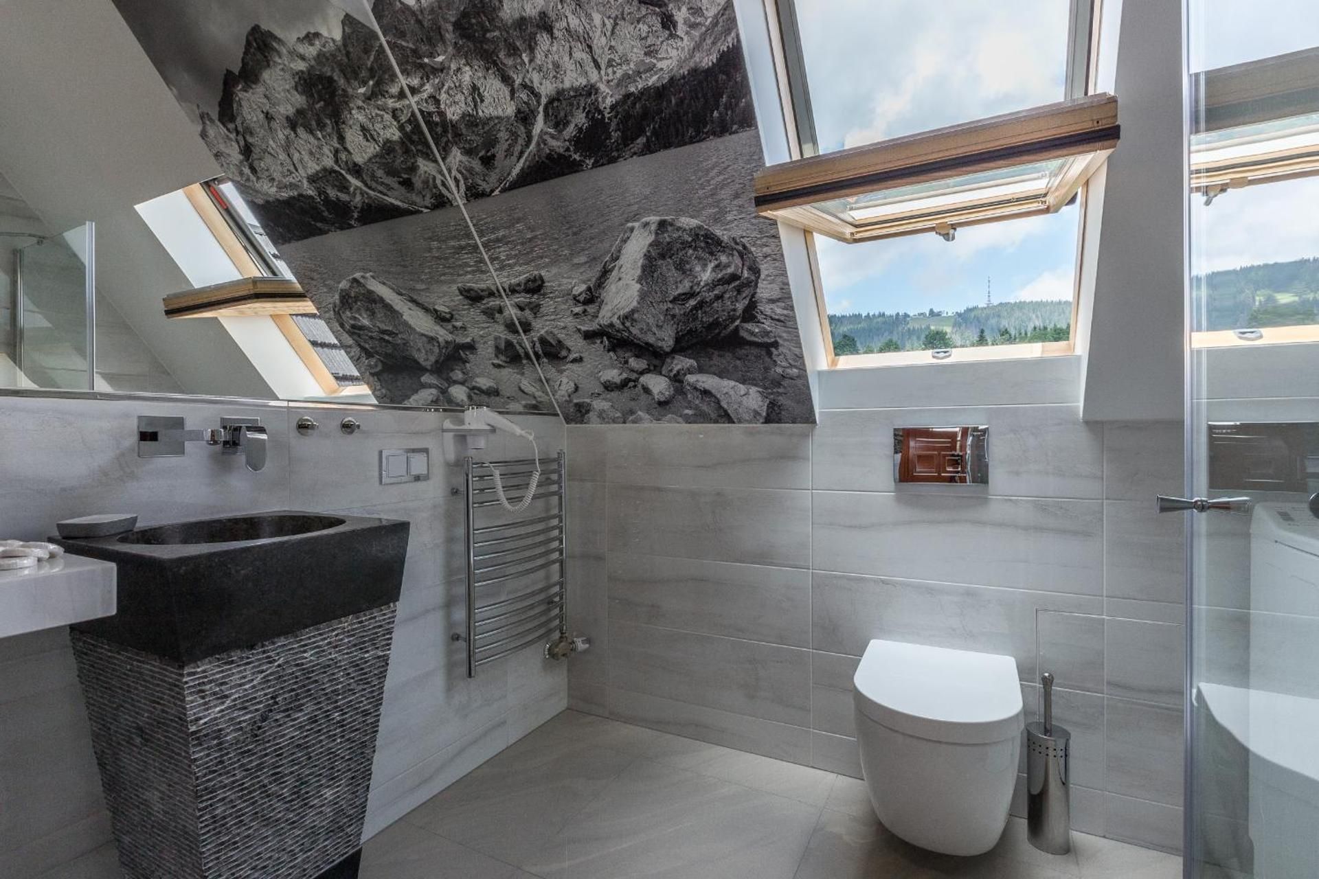 One-Bedroom Apartment with Mountain View building A