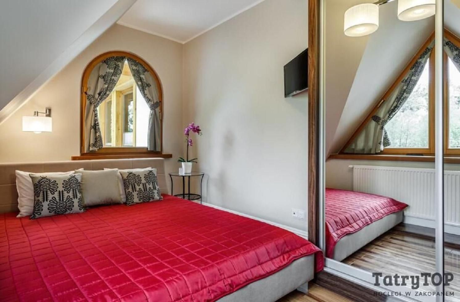 Deluxe Apartment 8C
