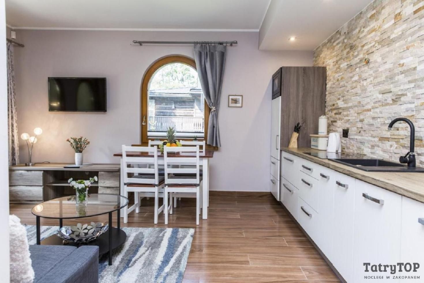 Deluxe Apartment 2C