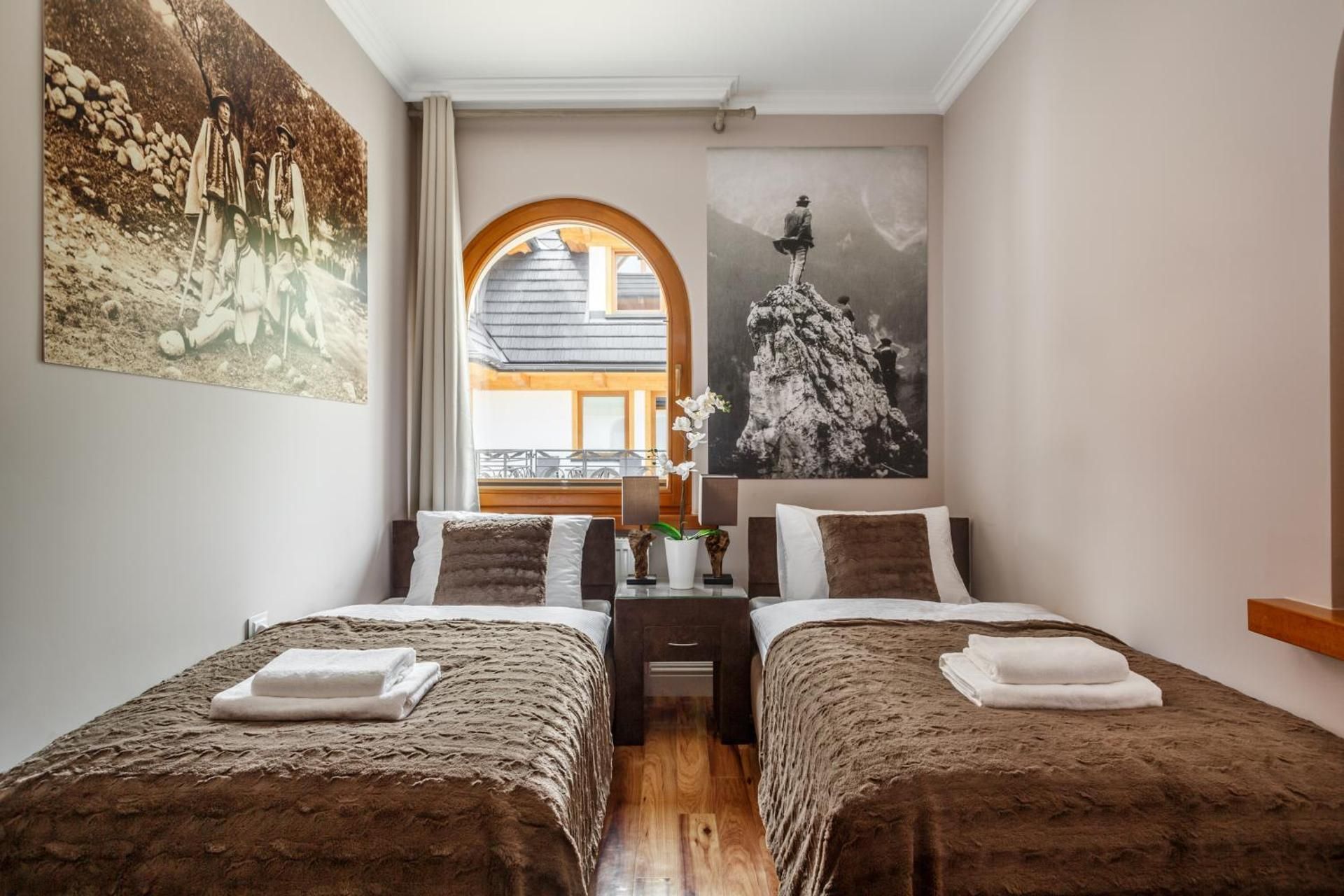 Deluxe Two-Bedroom Apartment with Terrace 4A