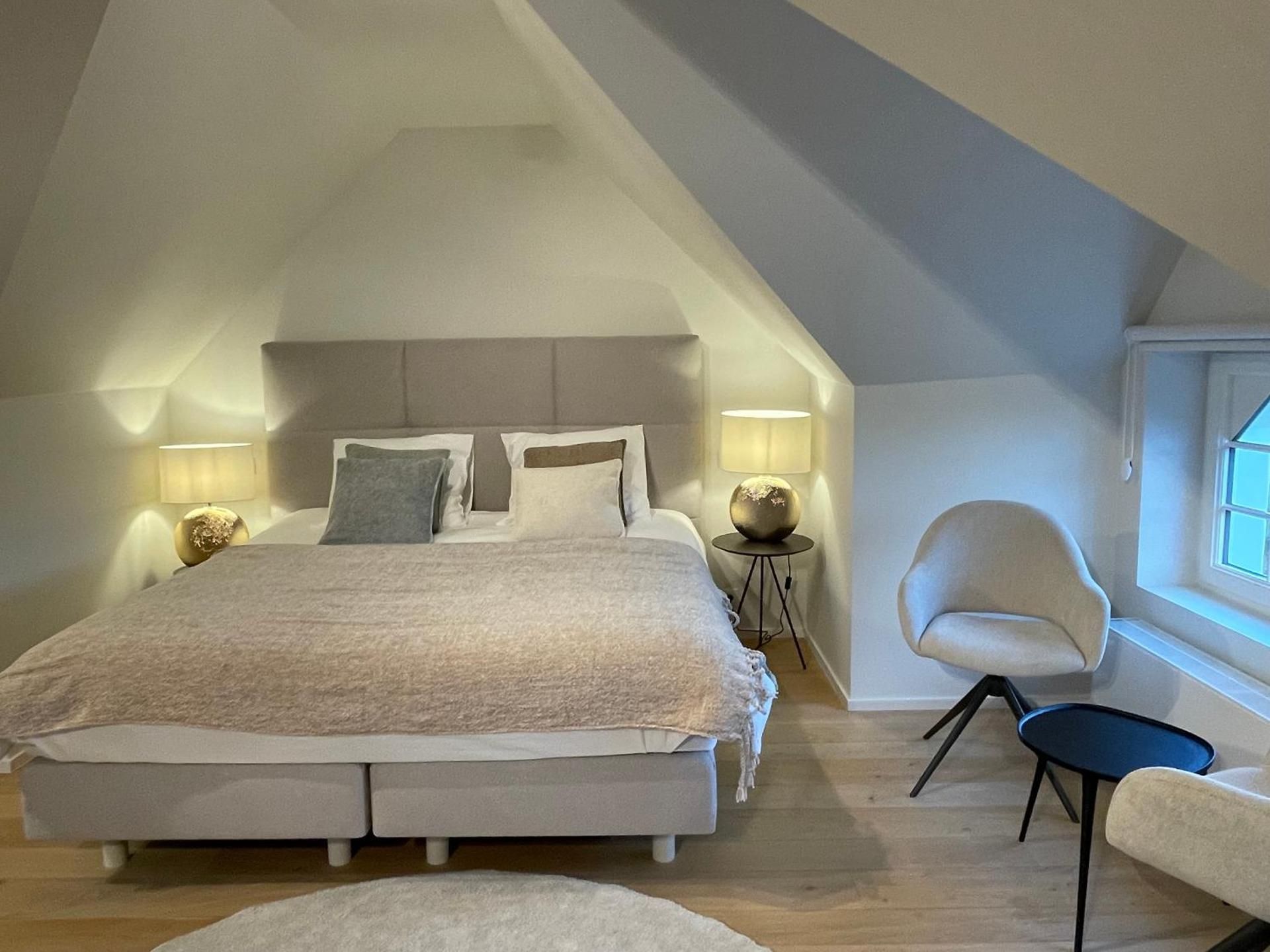 Deluxe Queen Suite