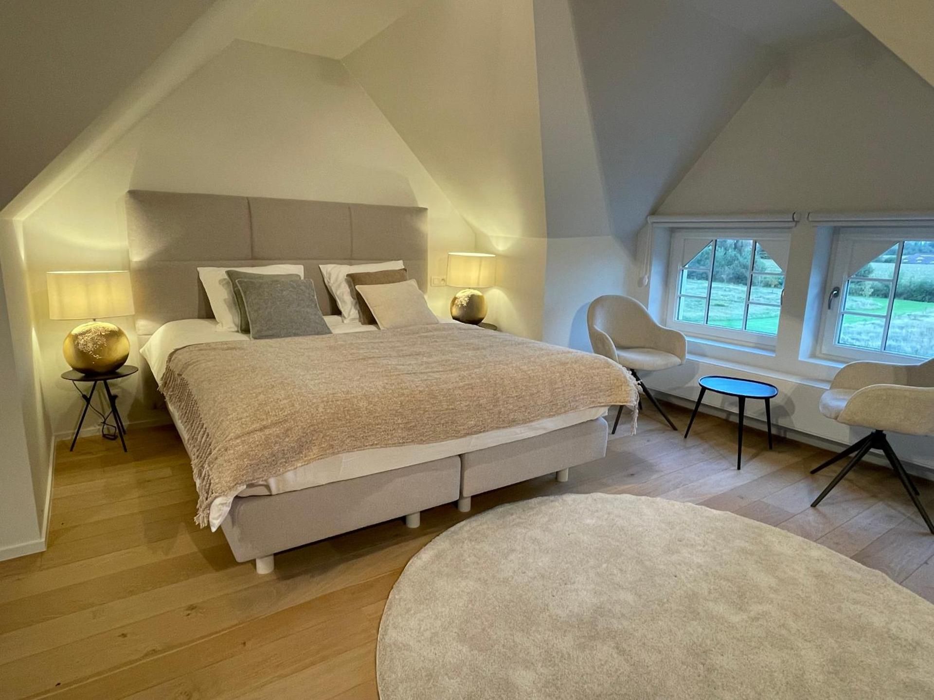 Deluxe Queen Suite
