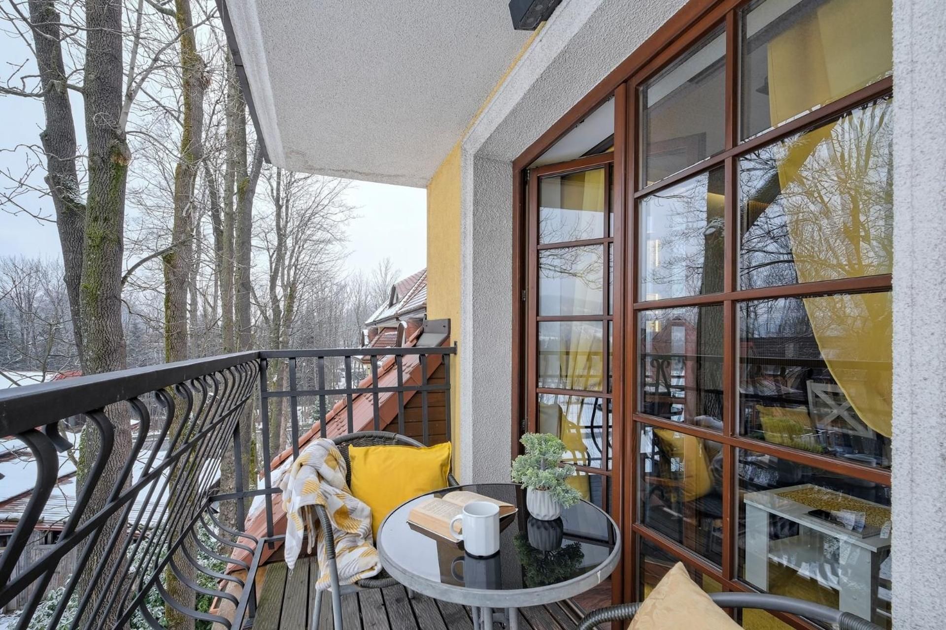 Roma Apartment with 1 bedroom and mountain view