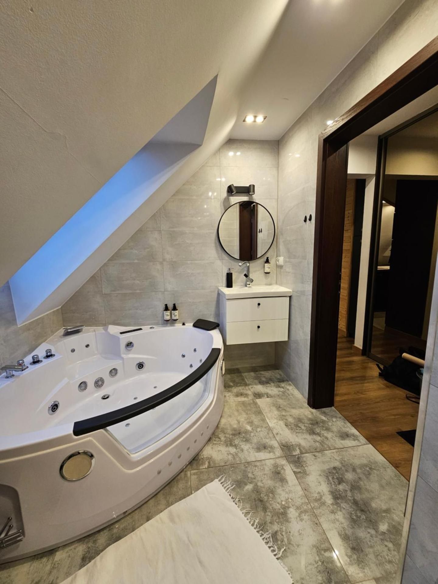 Apartment - Split Level