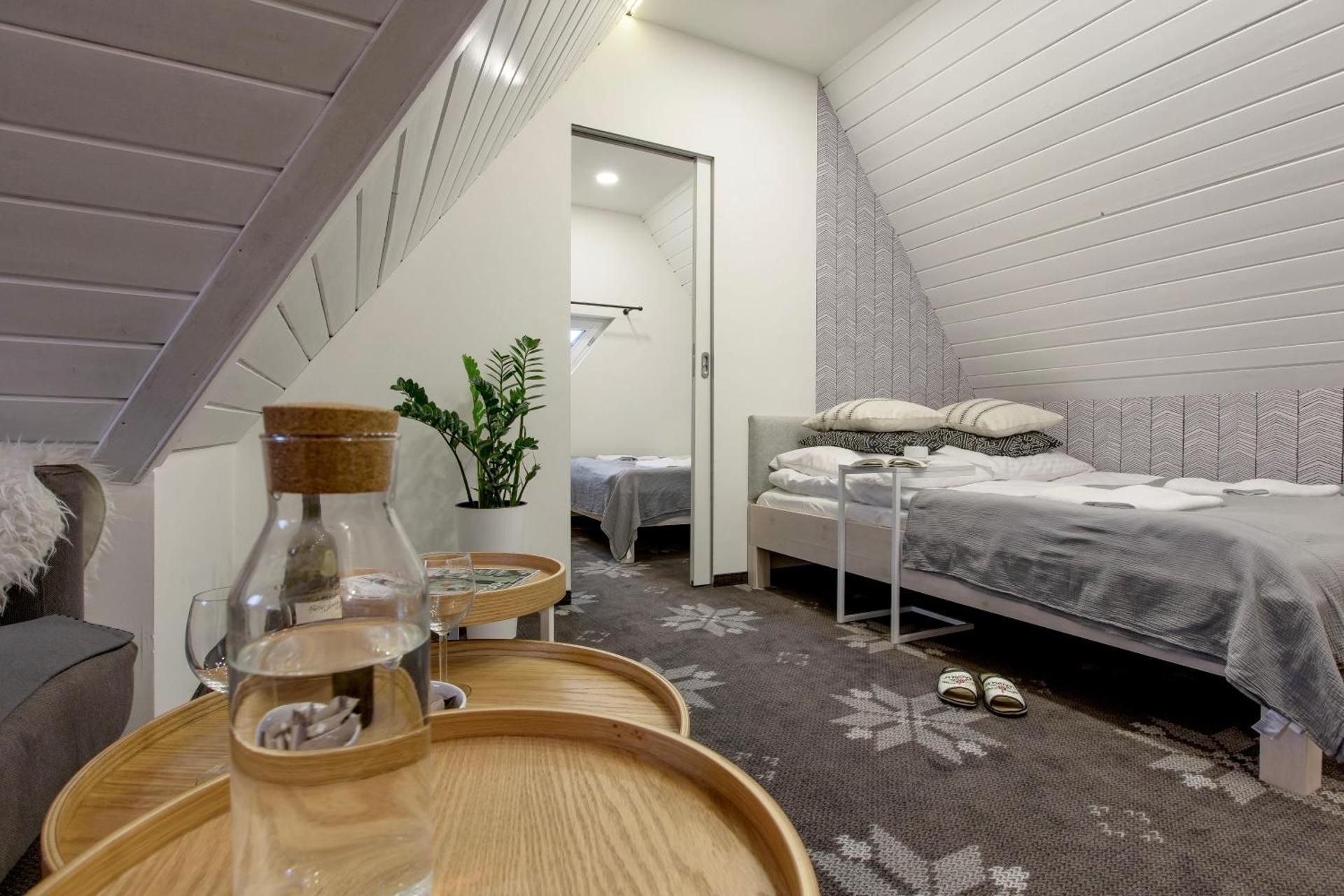 DELUXE APARTMENT