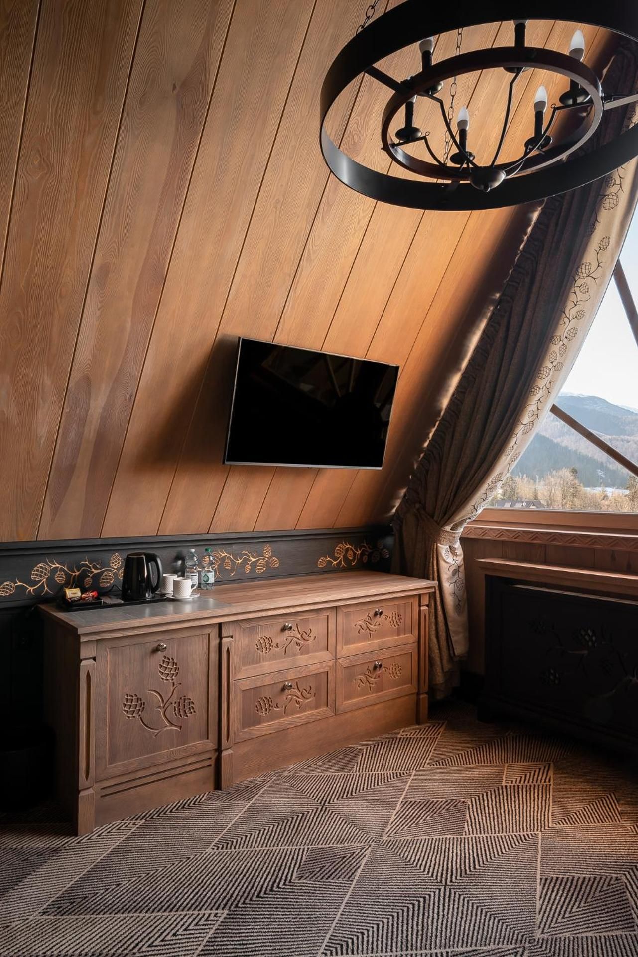 Family Room with Mountain View