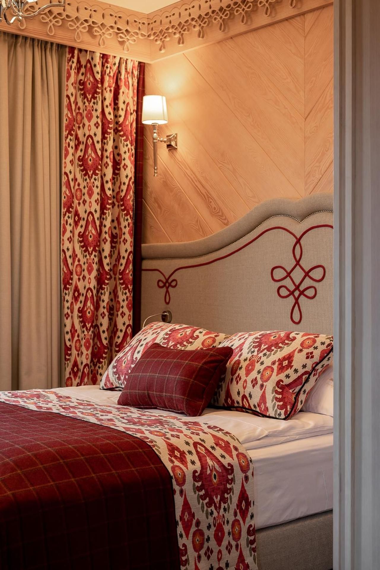 Deluxe Double Room (2 Adults + 1 Child)