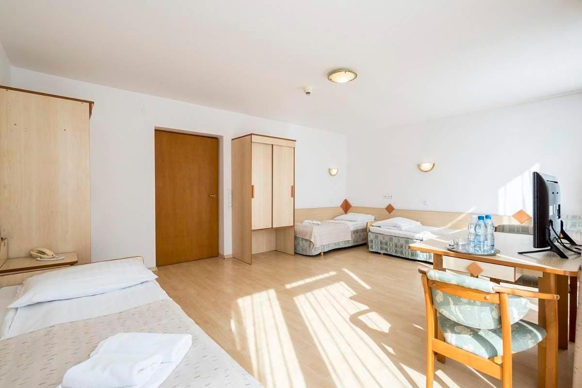 Economy Triple Room
