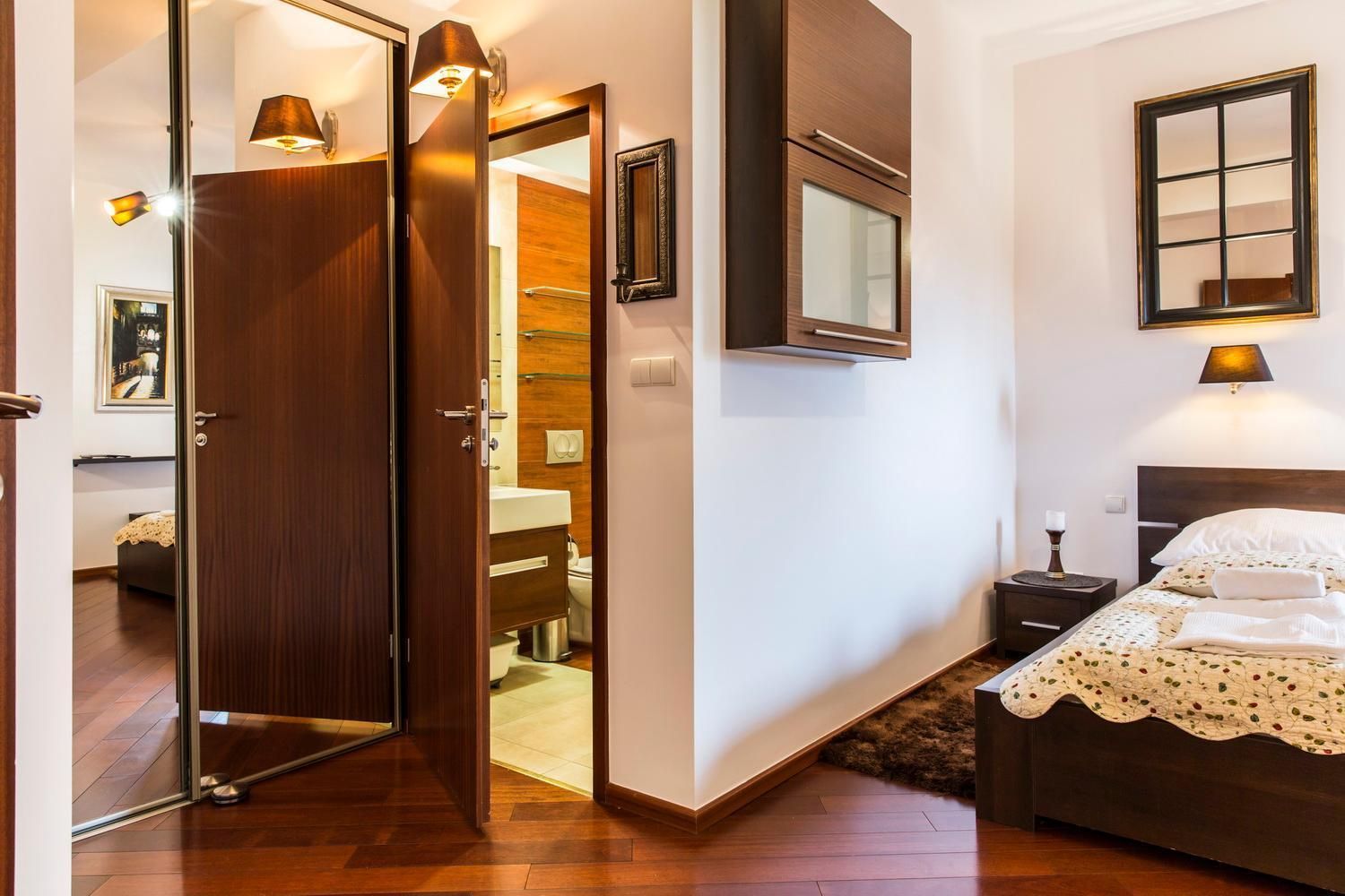 Apartment with Shower